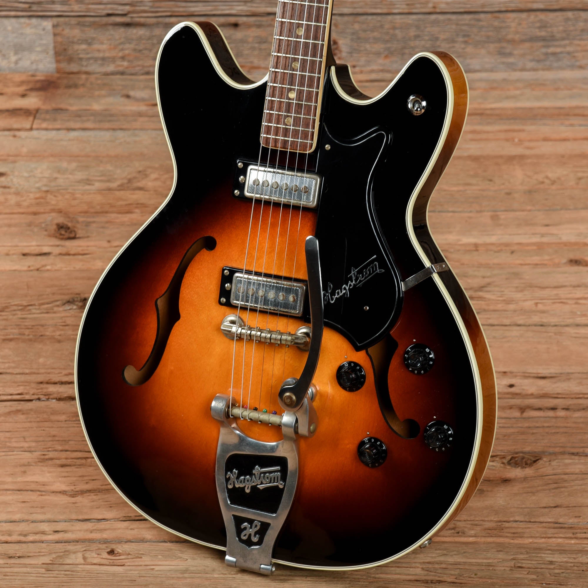 Hagstrom Viking Sunburst 1968 Electric Guitars / Hollow Body