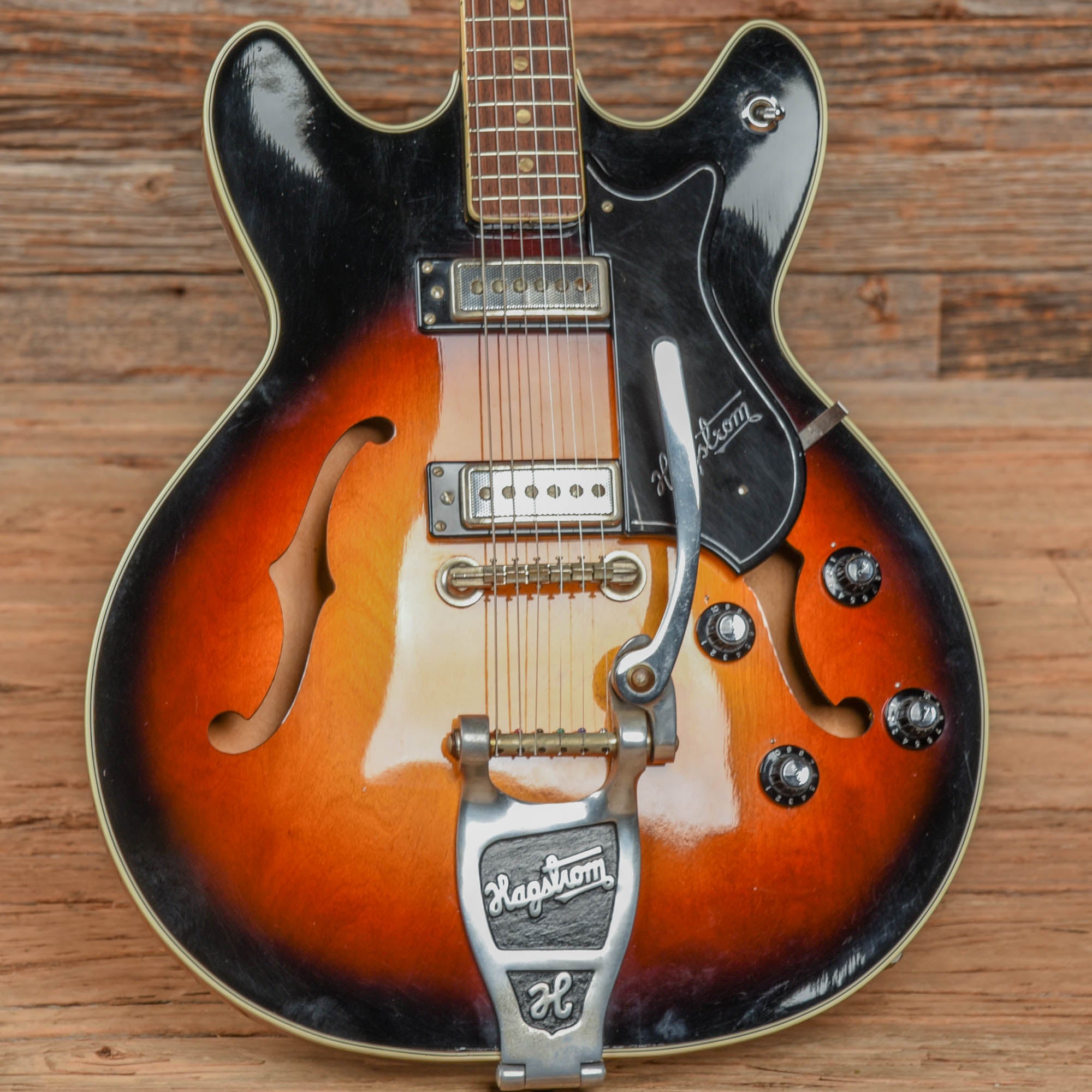 Hagstrom Viking Sunburst 1968 Electric Guitars / Hollow Body
