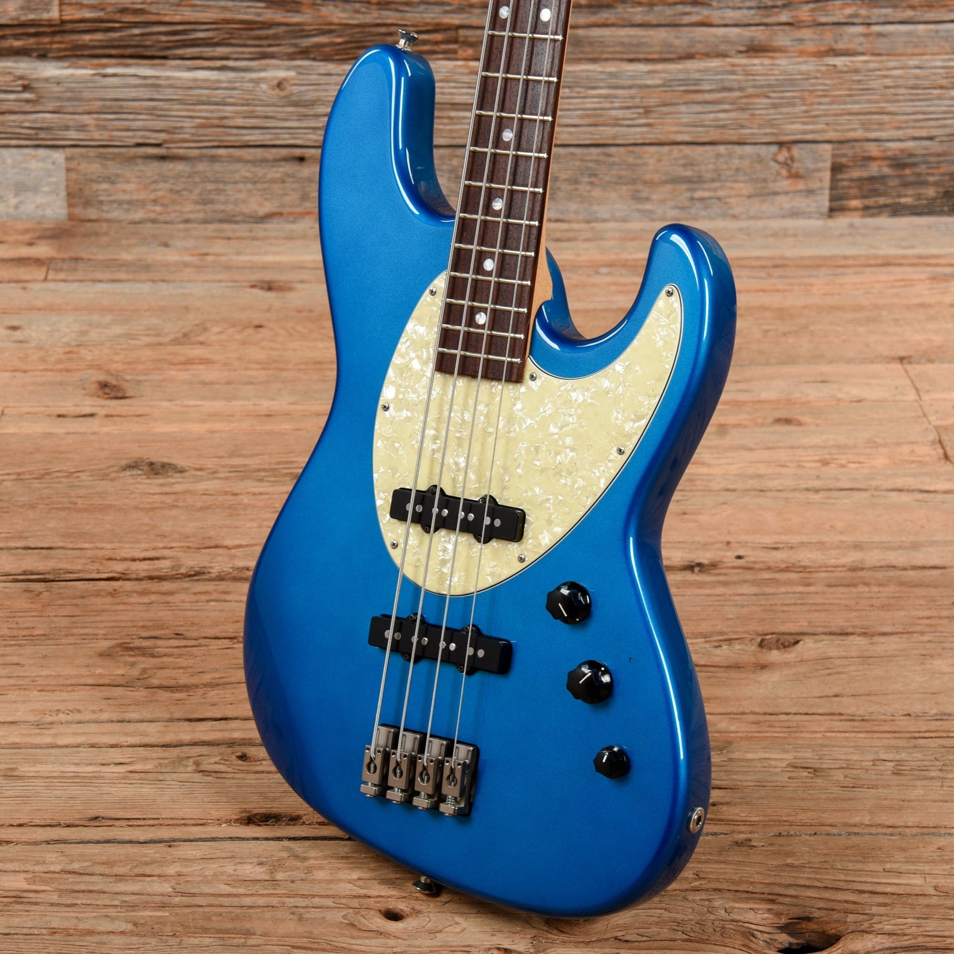 Hamer Cruise Bass Blue Bass Guitars / 4-String
