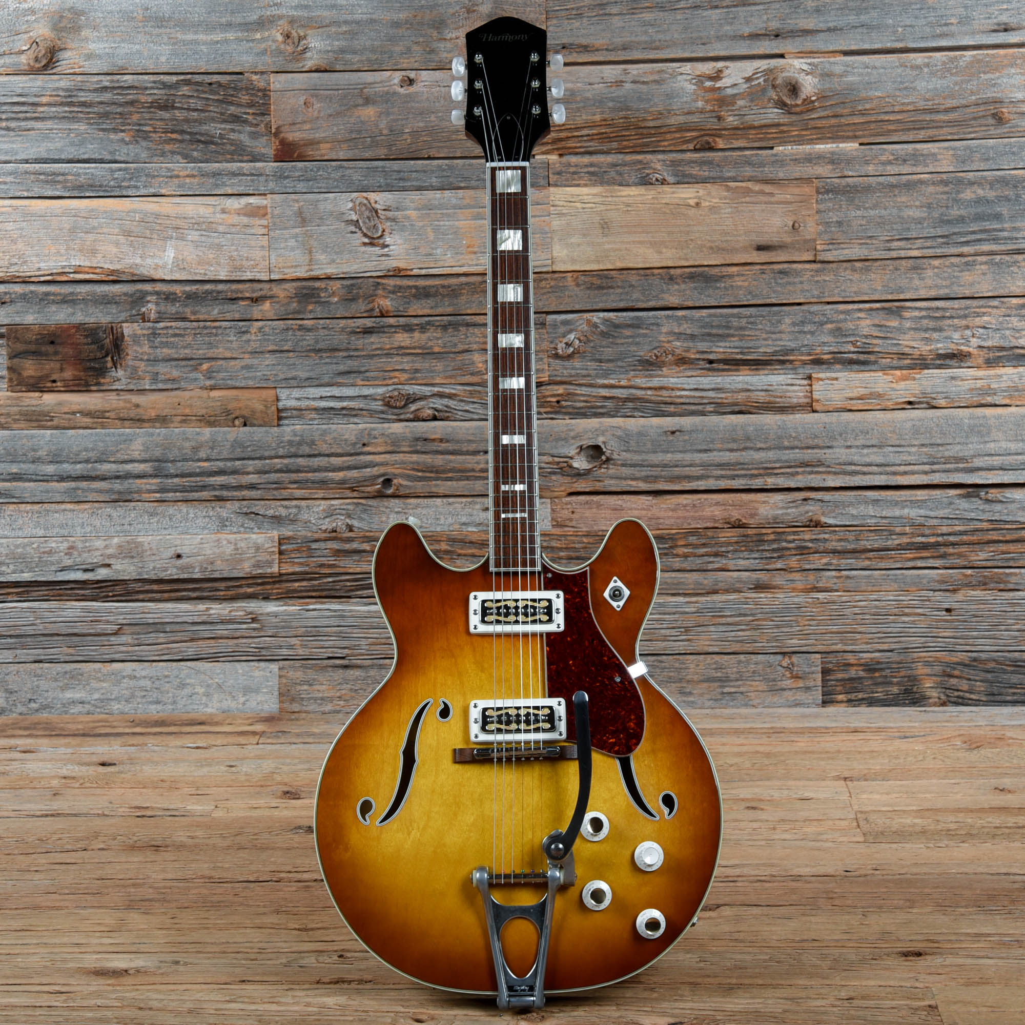 Harmony H667 Sunburst 1974 – Chicago Music Exchange