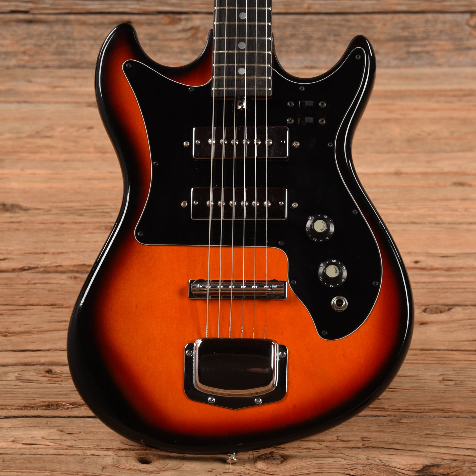 Harmony 2 Pickup Electric Sunburst 1960s Electric Guitars / Solid Body