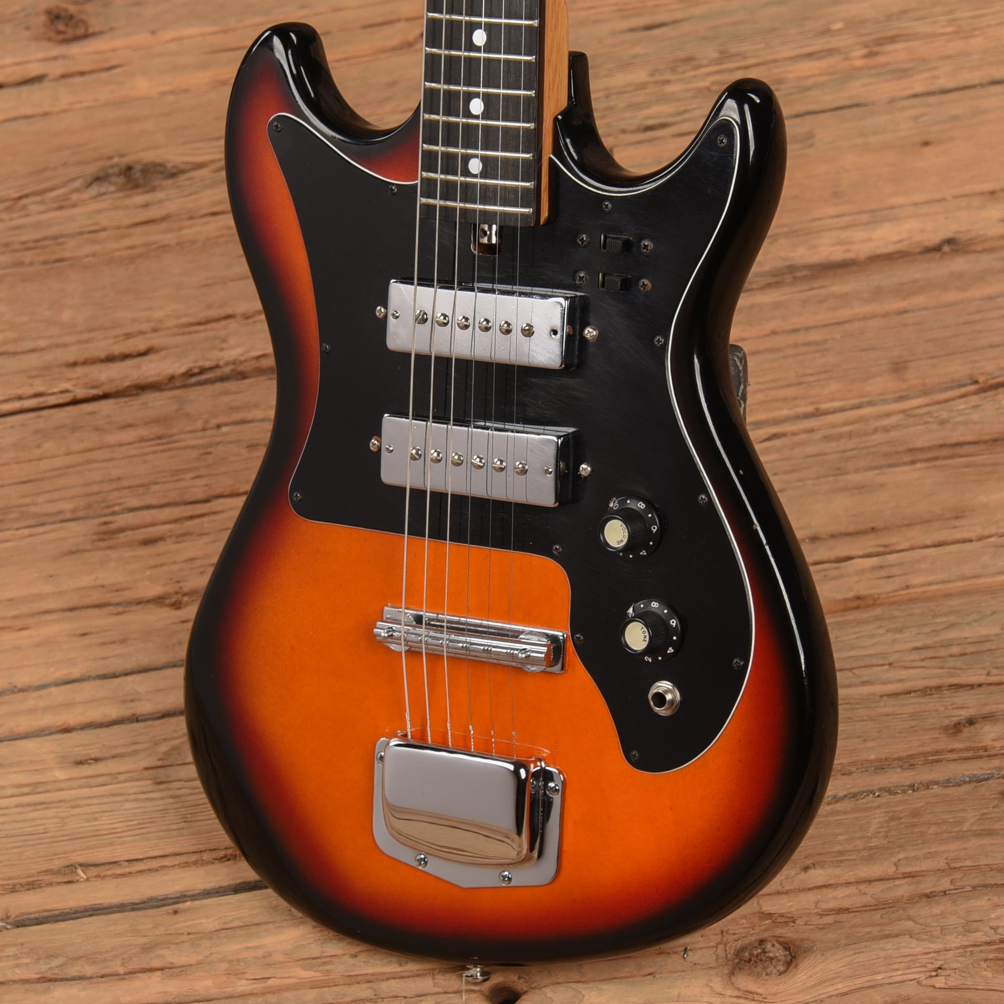 Harmony 2 Pickup Electric Sunburst 1960s Electric Guitars / Solid Body