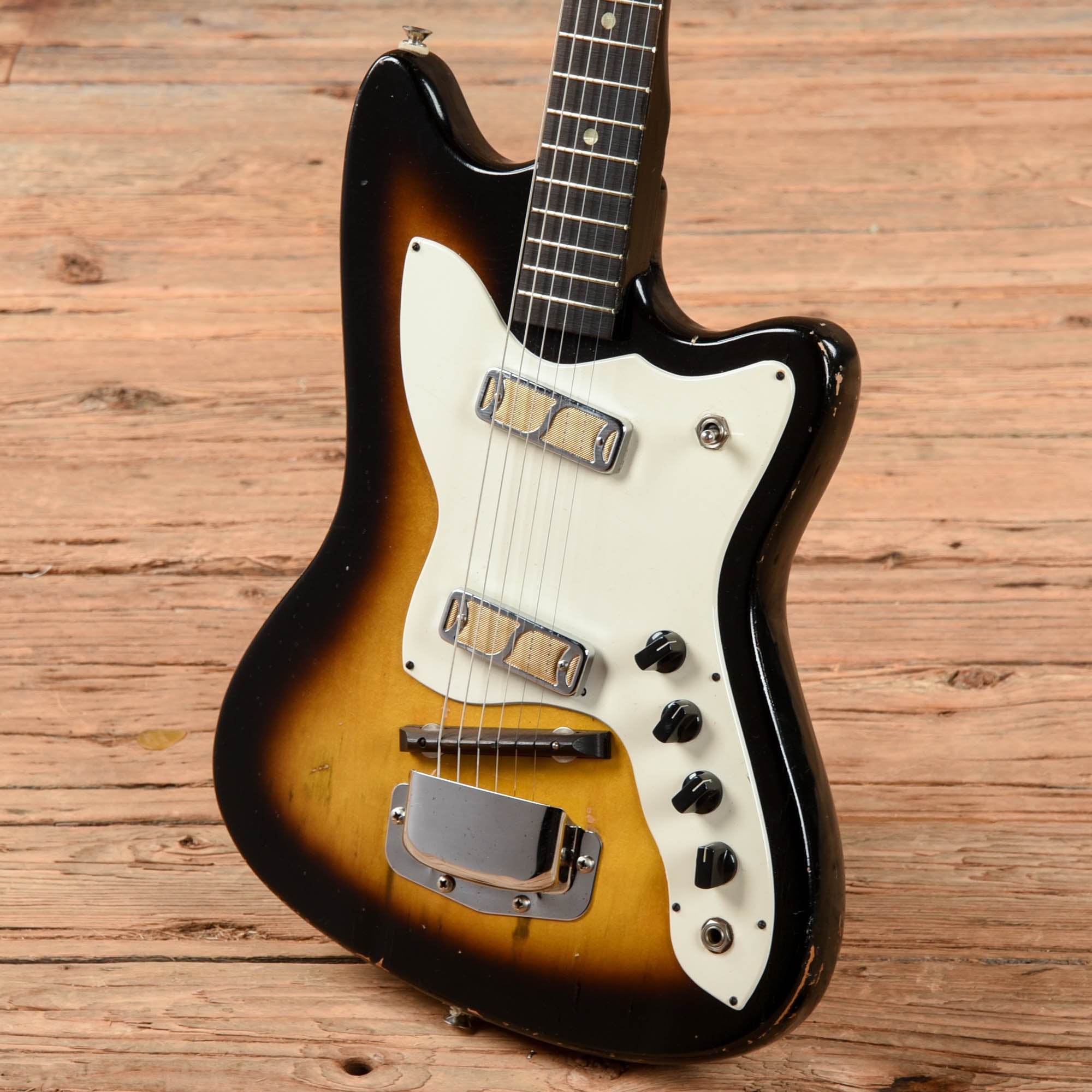 Harmony Bobkat 2-Pickup Sunburst 1966 Electric Guitars / Solid Body