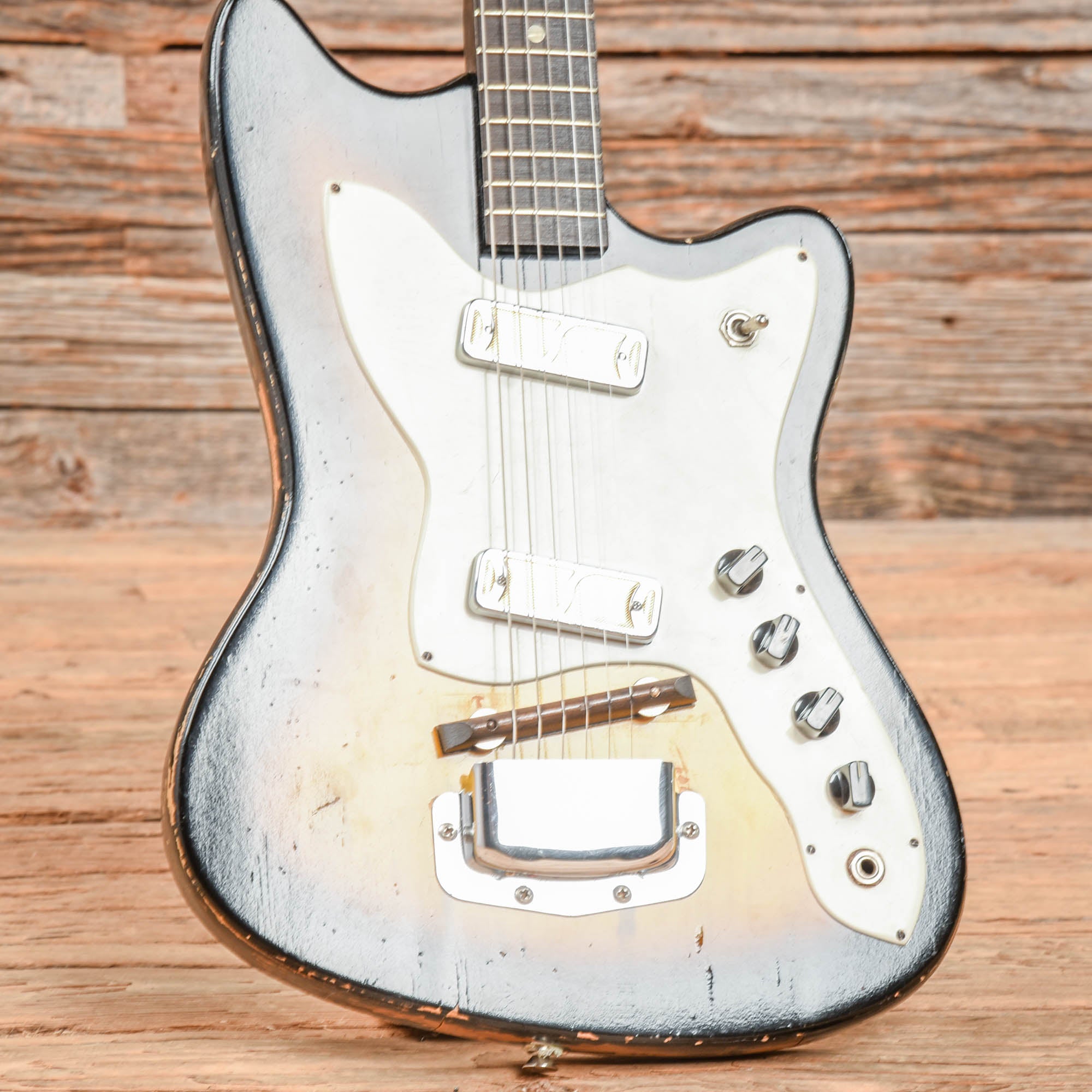 Harmony Bobkat 2-Pickup Sunburst 1966 Electric Guitars / Solid Body