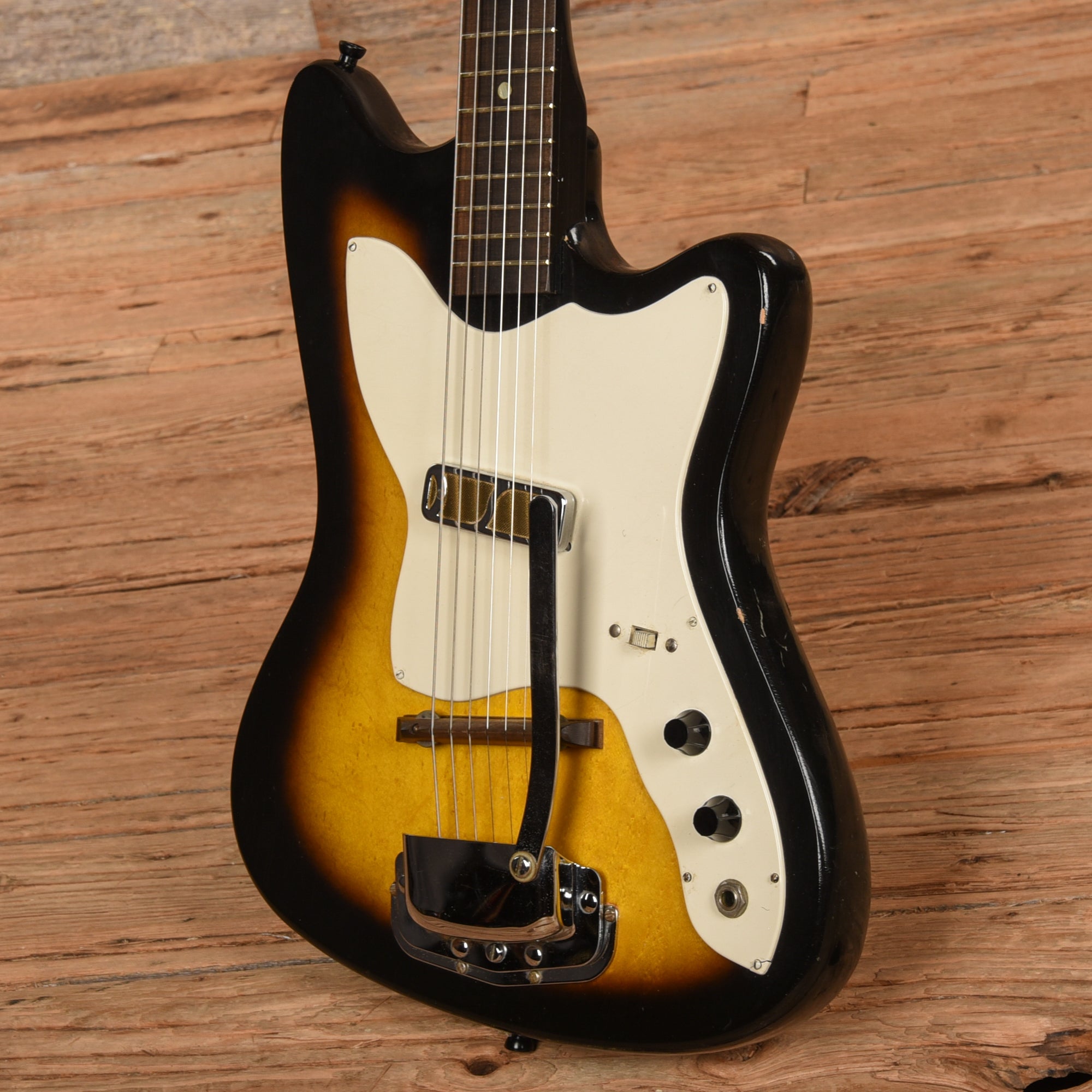 Harmony Bobkat Sunburst 1966 Electric Guitars / Solid Body