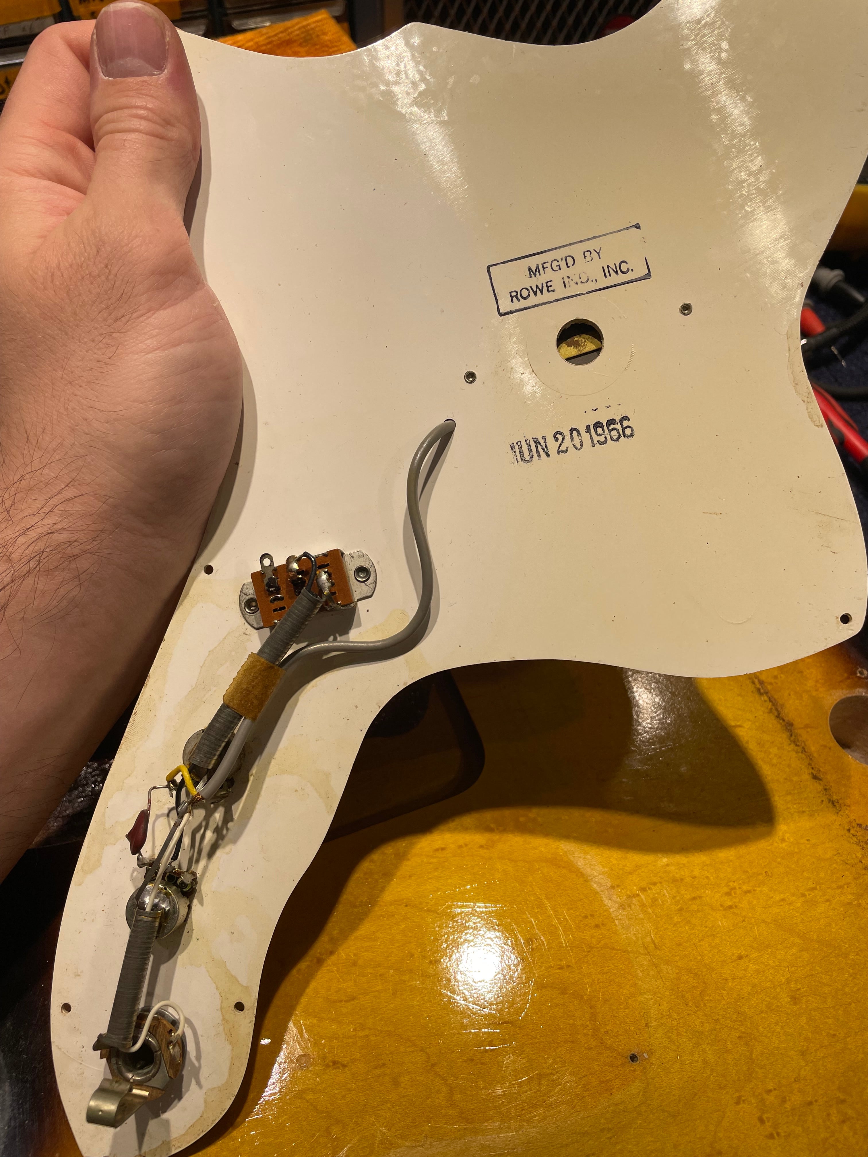 Harmony Bobkat Sunburst 1966 Electric Guitars / Solid Body