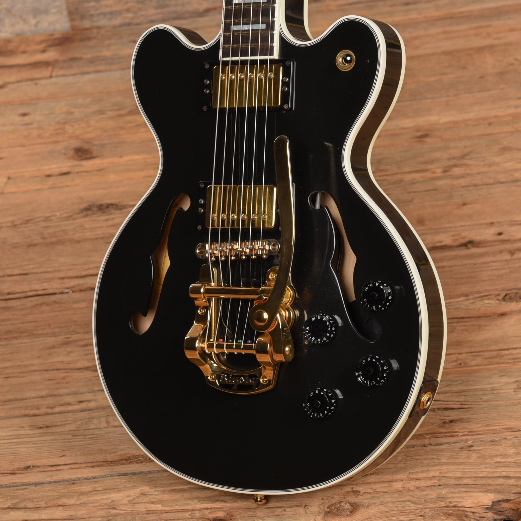 Heritage Millenium DC Black 2003 Electric Guitars / Semi-Hollow
