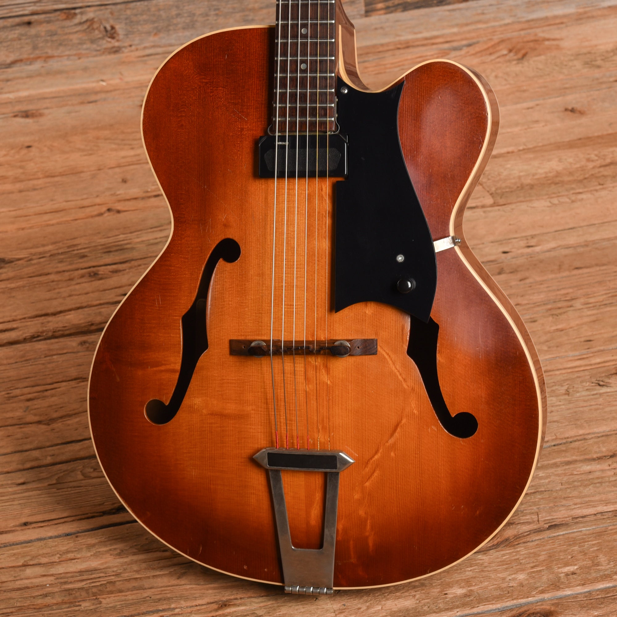 Heritage Eagle Sunburst 1995 Electric Guitars / Solid Body