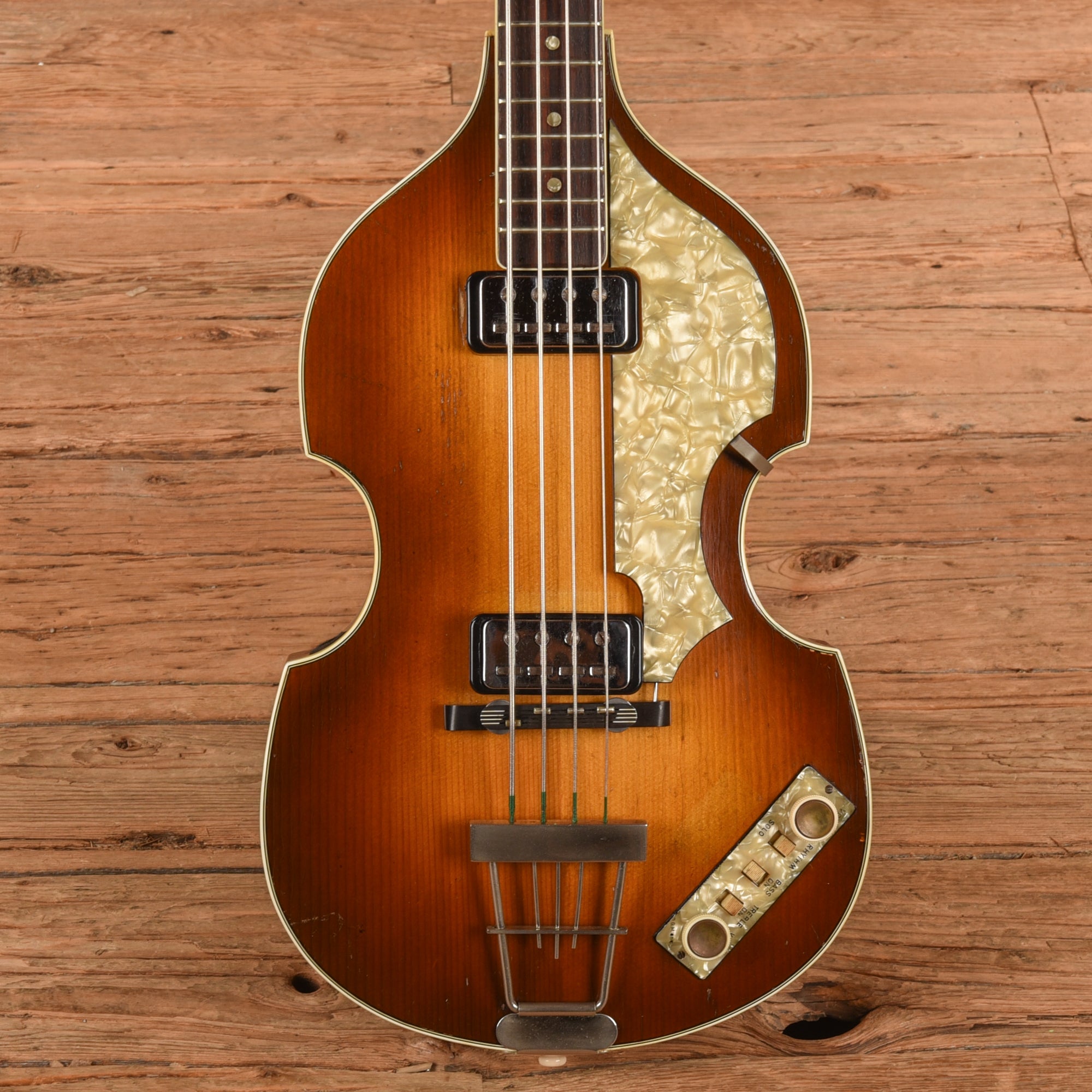 Hofner 500/1 Sunburst 1964 Bass Guitars