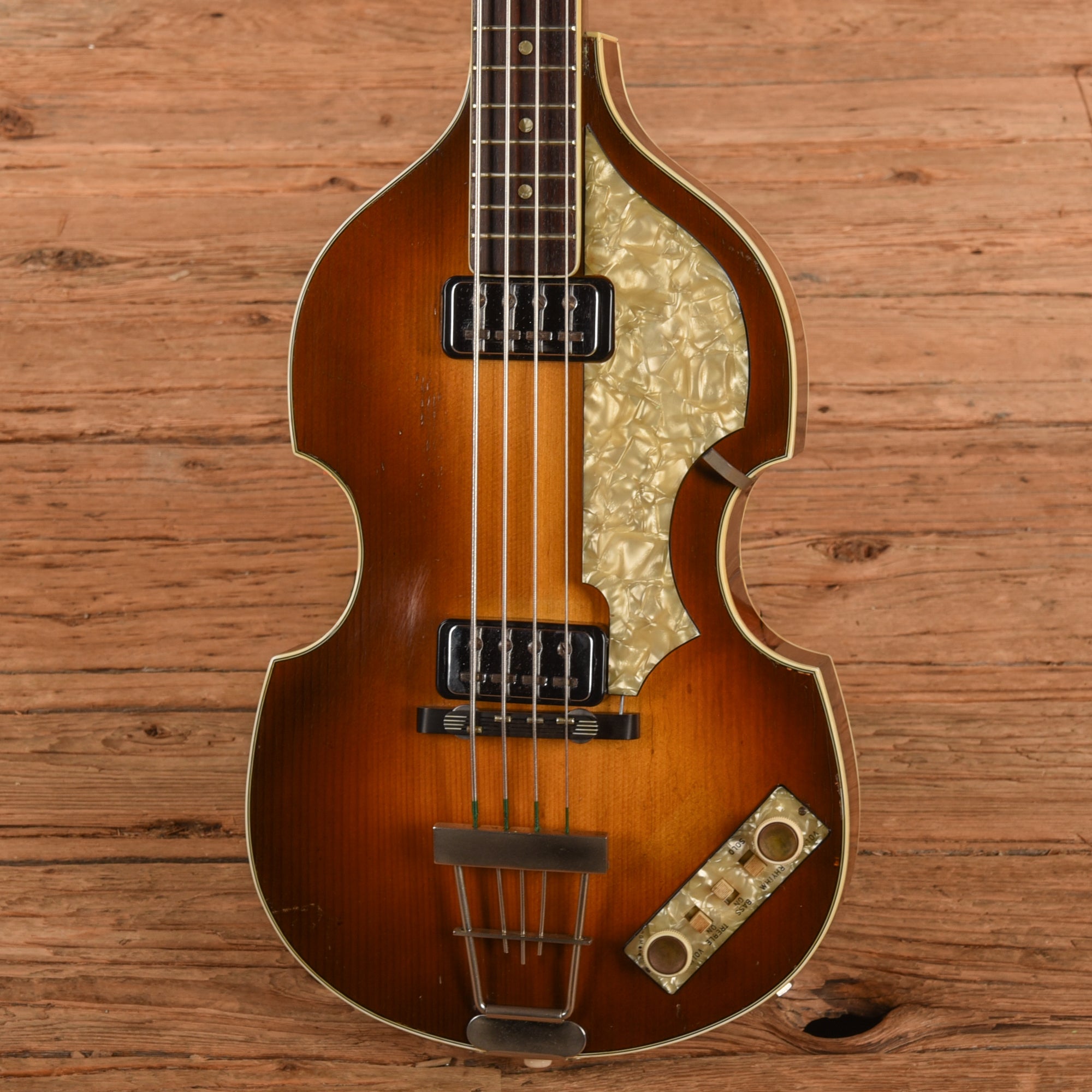Hofner 500/1 Sunburst 1964 Bass Guitars