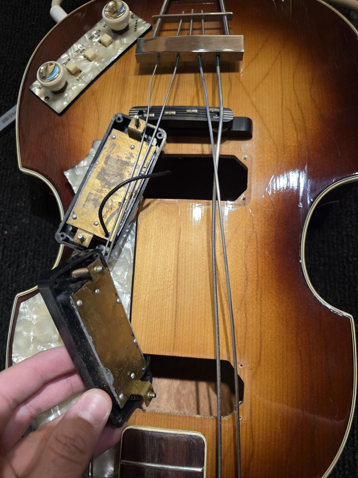 Hofner 500/1 Sunburst 1967 Bass Guitars