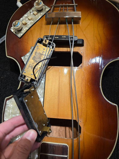 Hofner 500/1 Sunburst 1967 Bass Guitars