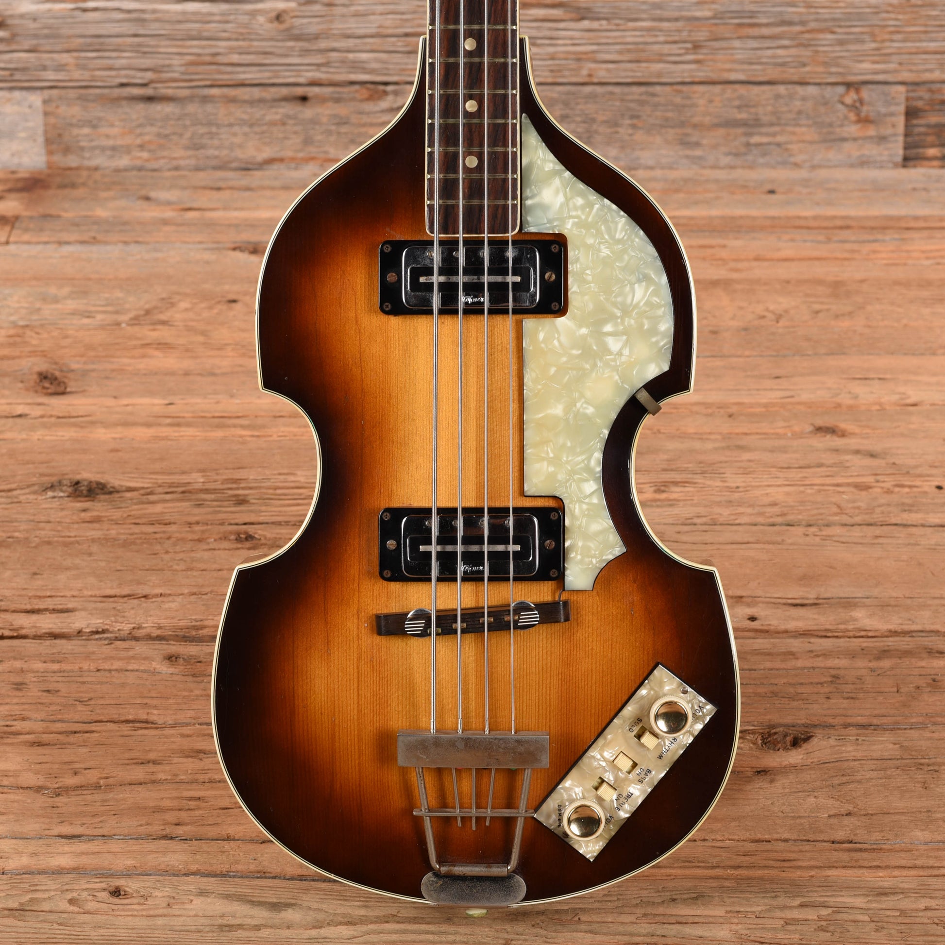 Hofner 500/1 Sunburst 1968 Bass Guitars