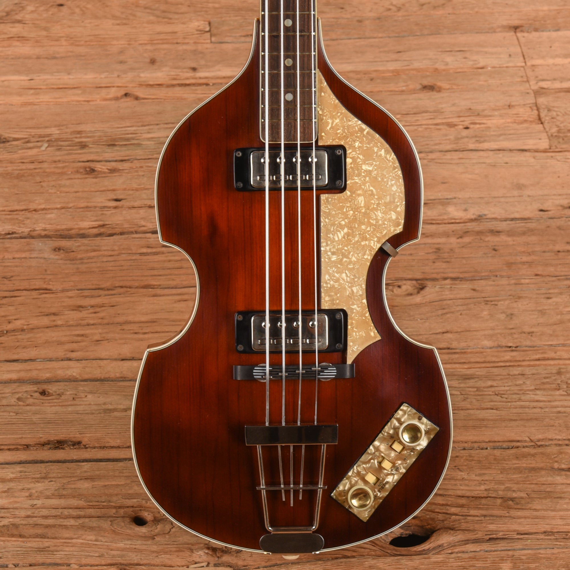 Hofner 500/1 Sunburst 1969 Bass Guitars