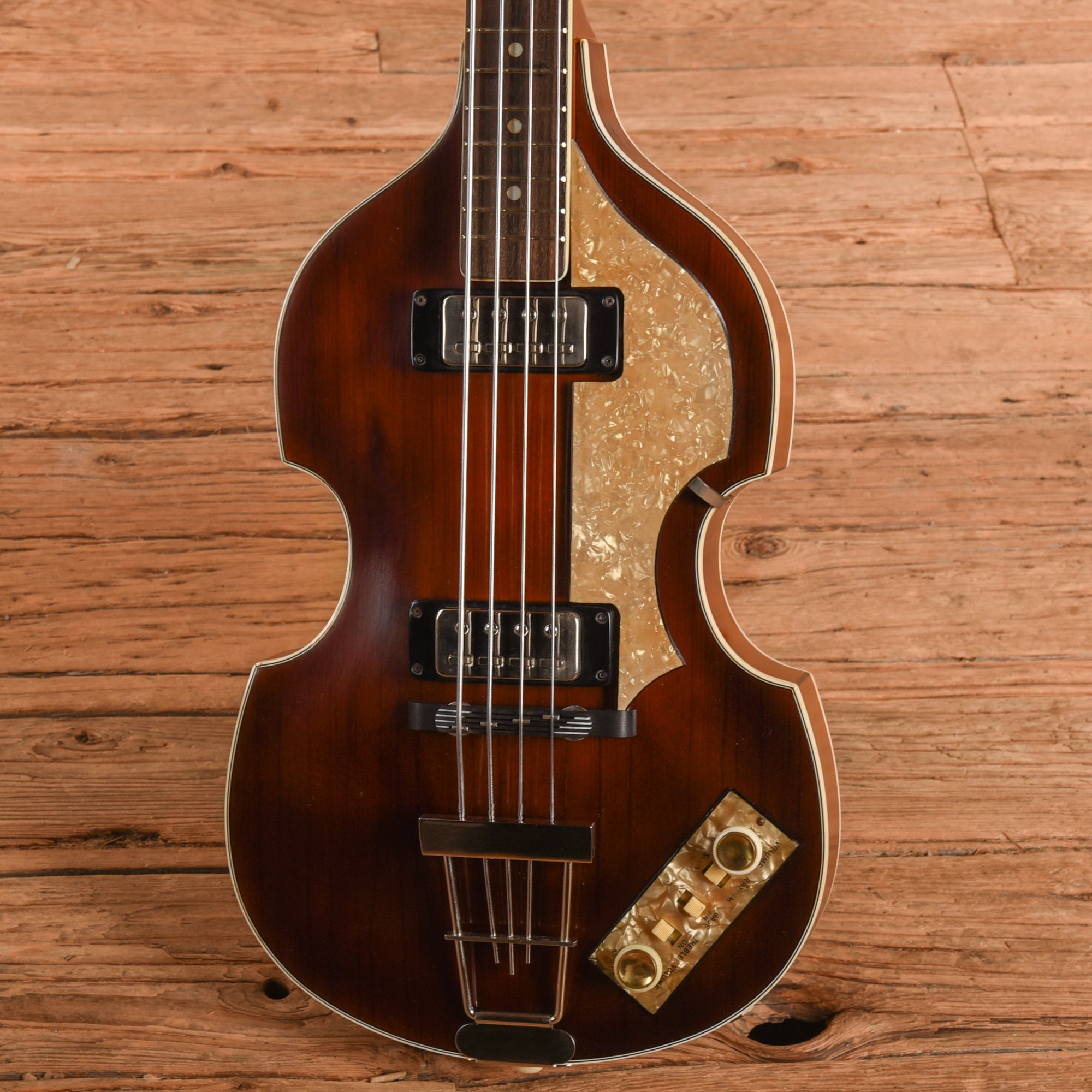 Hofner 500/1 Sunburst 1969 Bass Guitars
