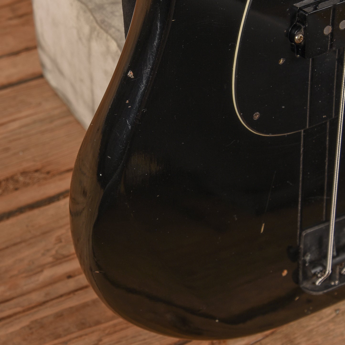 Hondo II Bass Black Bass Guitars / 4-String