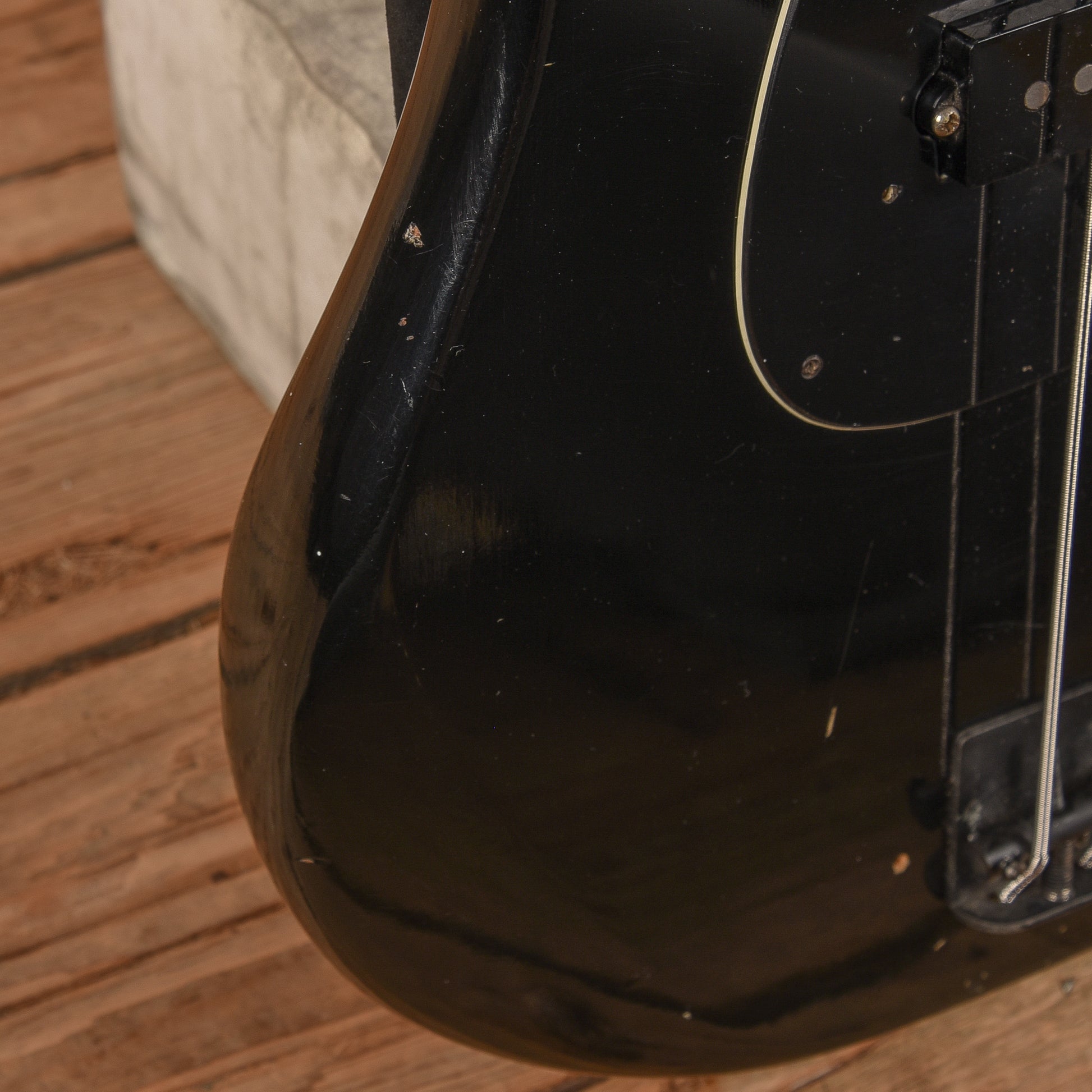 Hondo II Bass Black Bass Guitars / 4-String