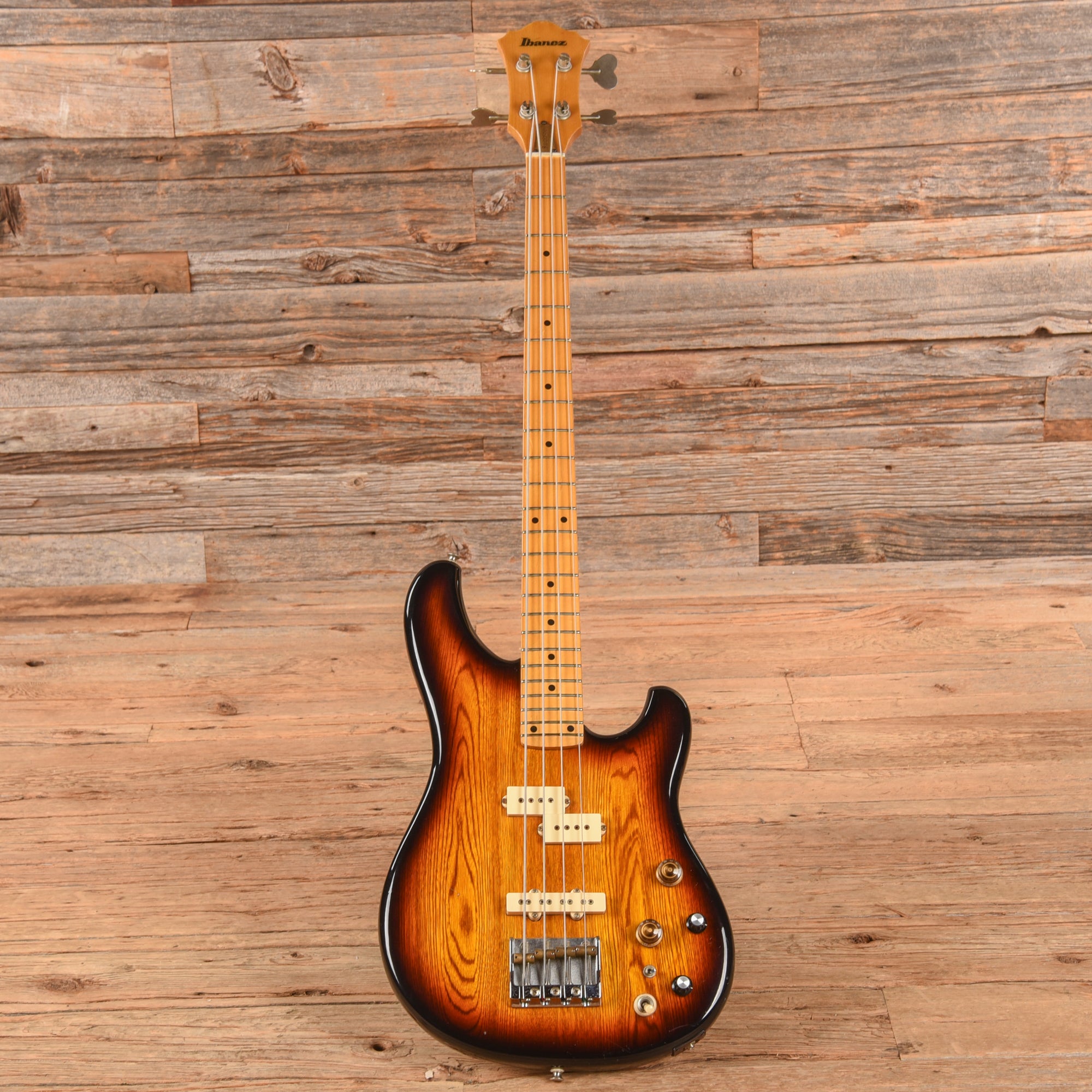 Ibanez Roadster Bass Sunburst 1981 Bass Guitars / 4-String