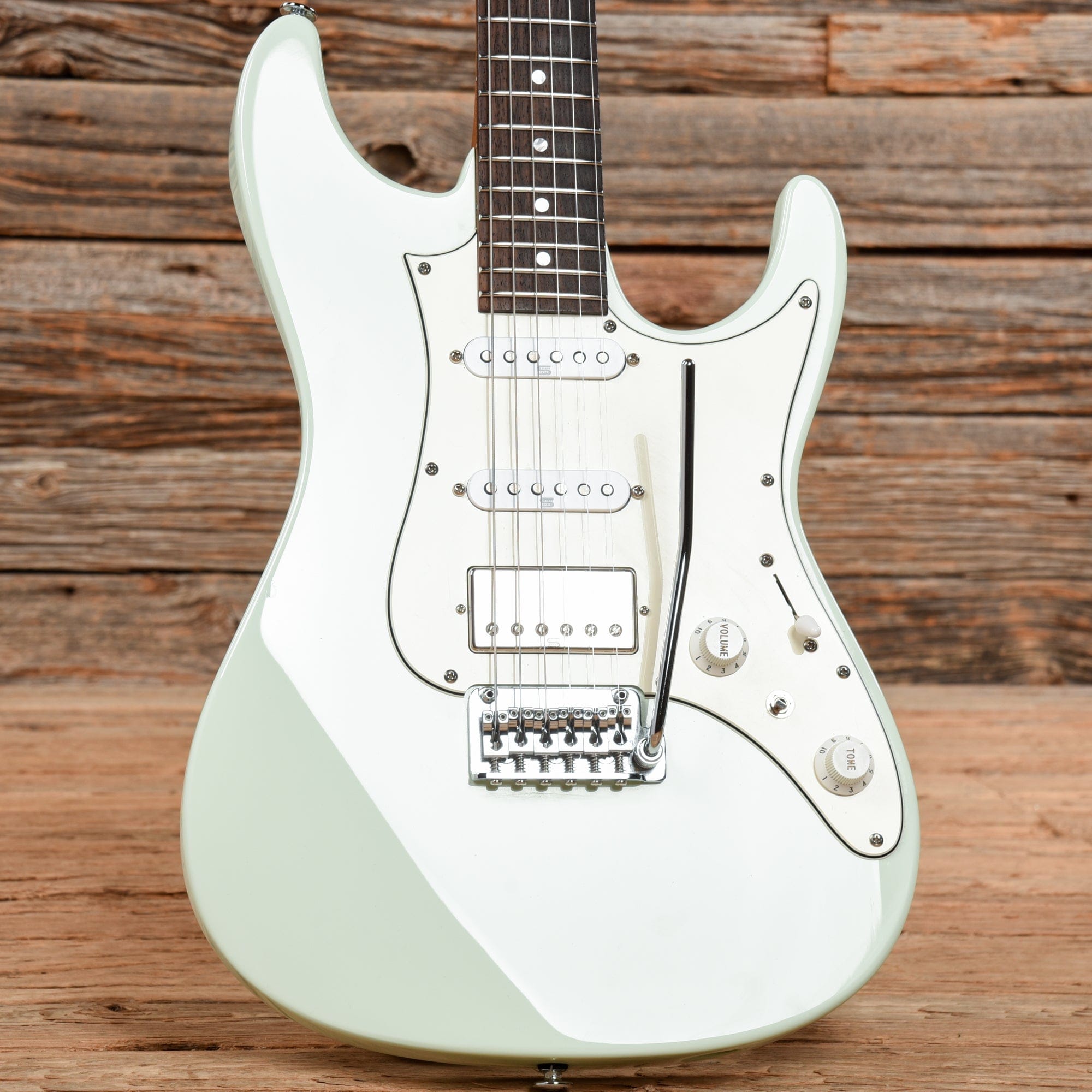 ギター Ibanez Prestige AZ2204NW Mint Green Ibanez Prestige AZ2204NW Electric Guitar - Mint Green | Sweetwater