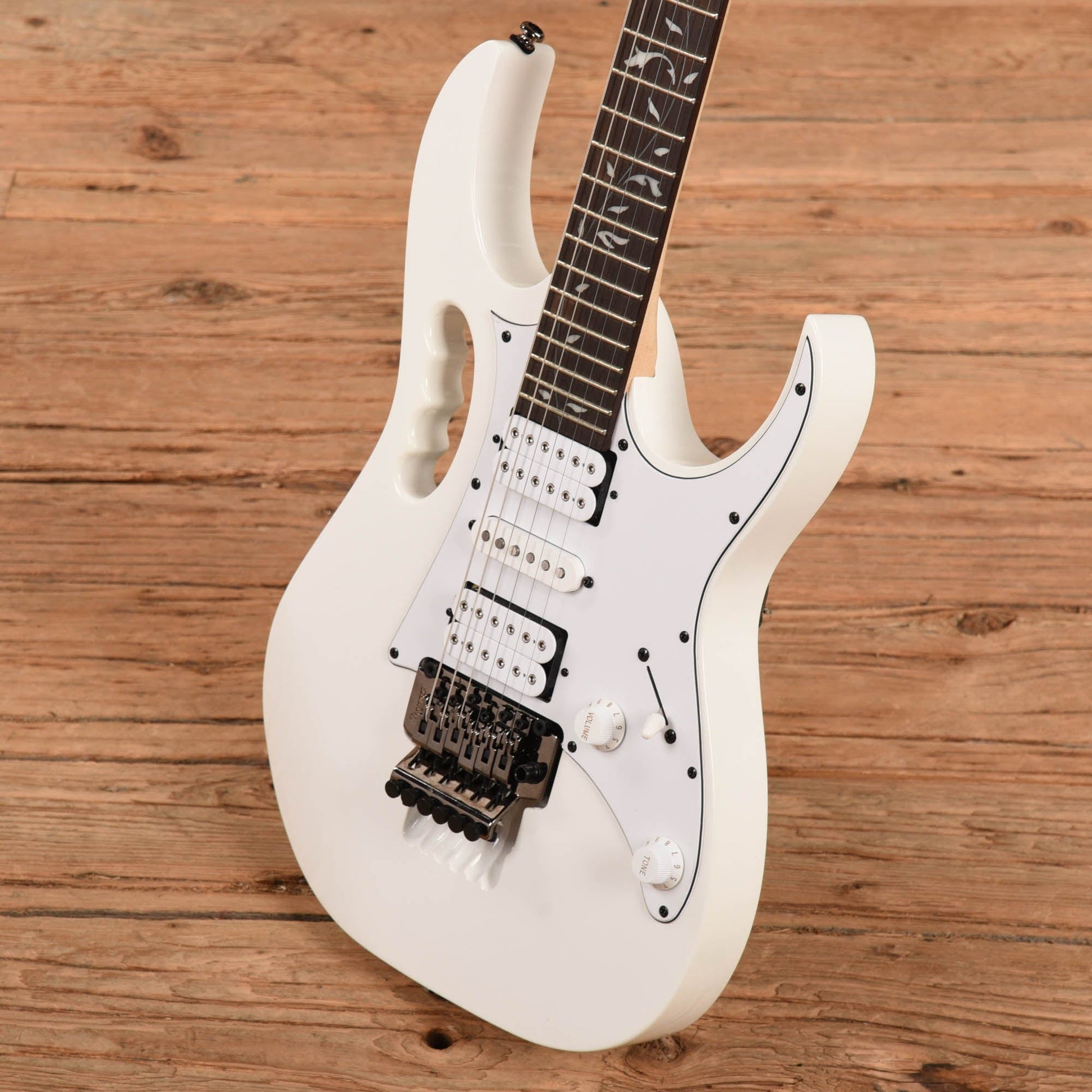 Ibanez JEMJR Steve Vai Signature White Electric Guitars / Solid Body