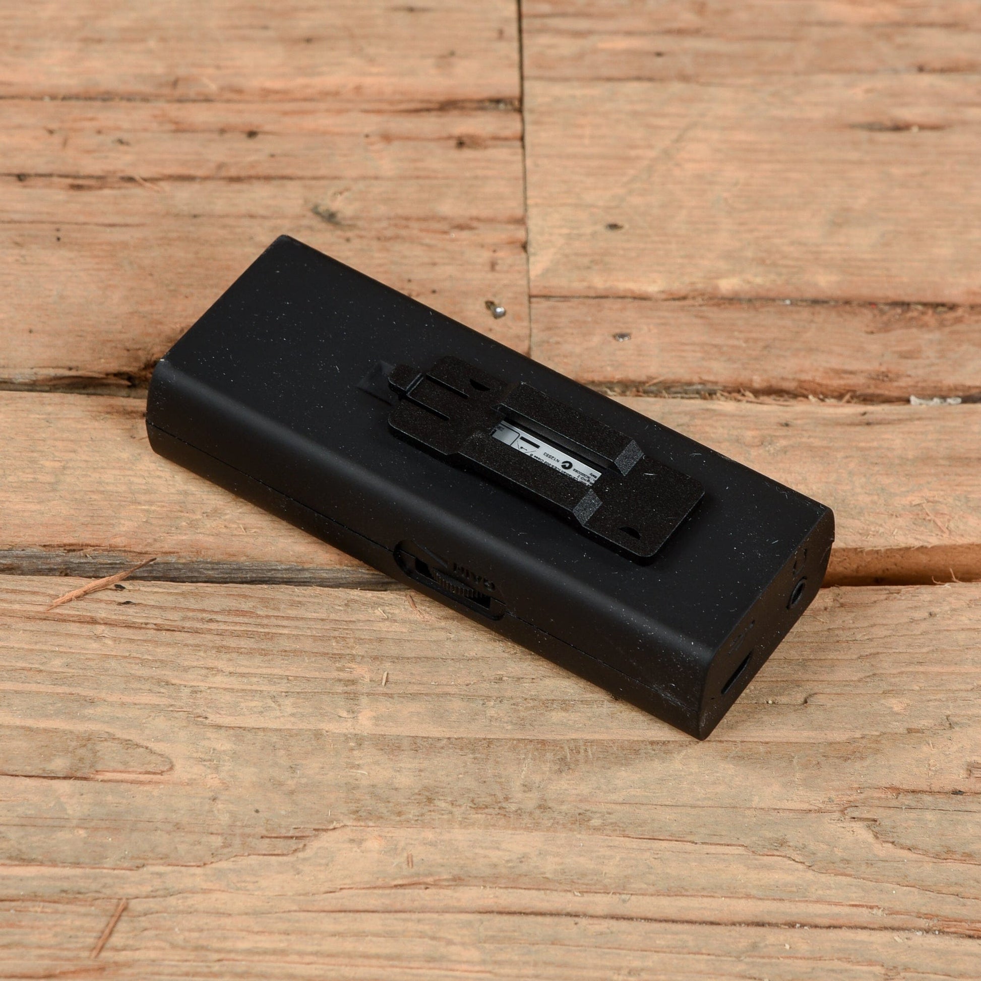 IK Multimedia iRig HD 2 Studio-Quality Guitar Interface for iOS Pro Audio / Interfaces