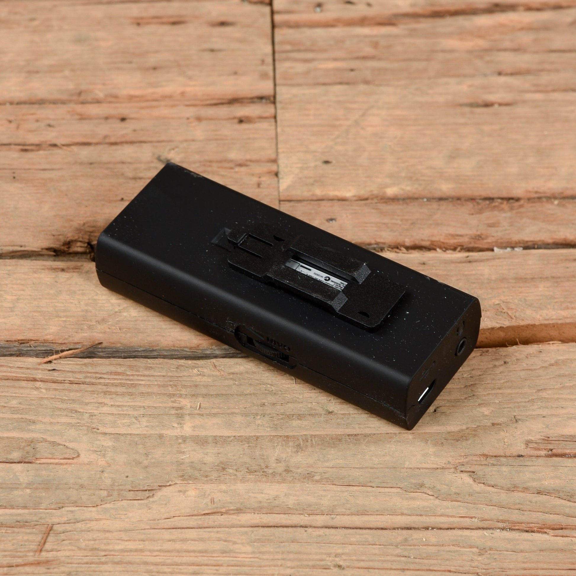 IK Multimedia iRig HD 2 Studio-Quality Guitar Interface for iOS Pro Audio / Interfaces