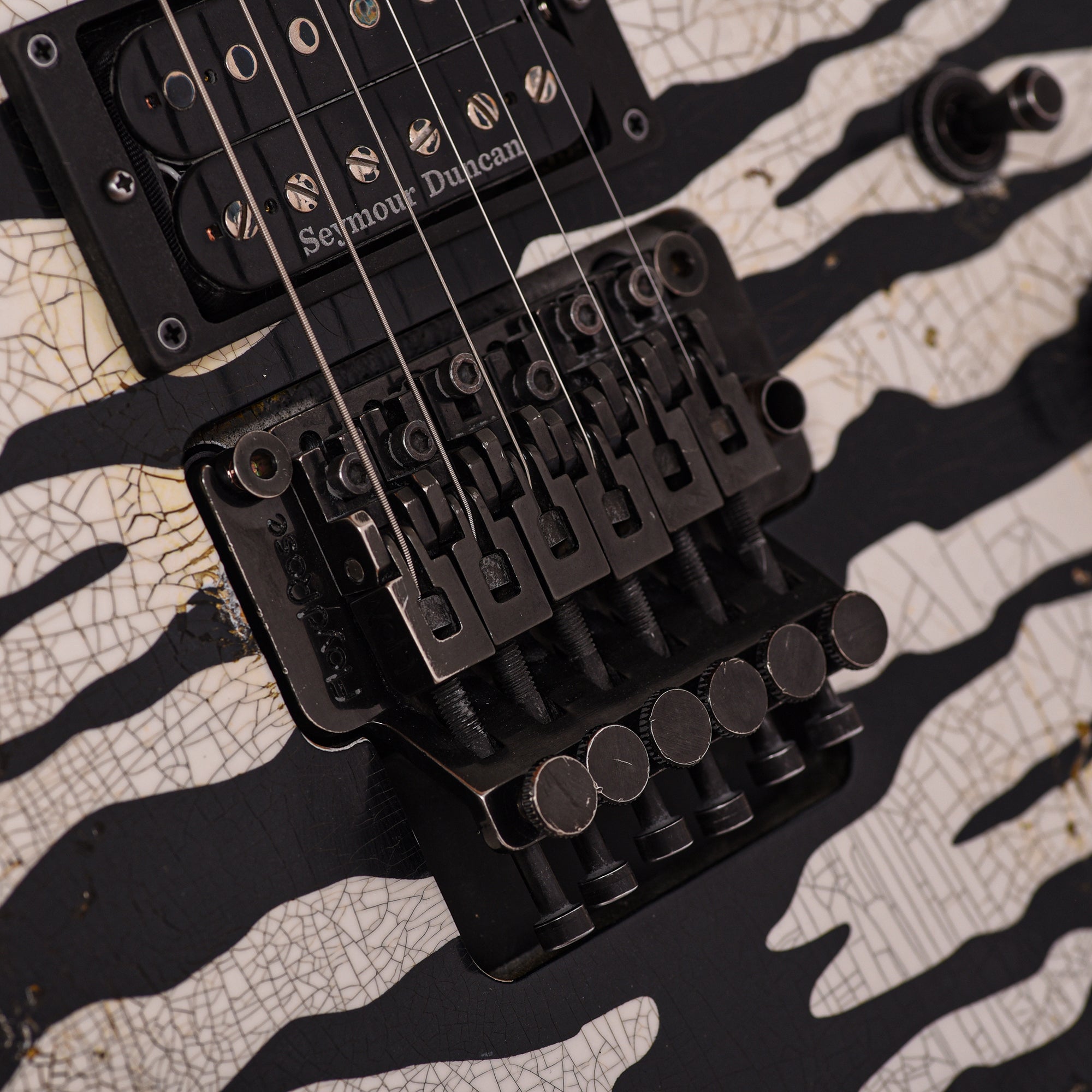 Jackson Custom Shop Dinky 2H FR Nitro Relic Tour Snow White Bengal Tiger Electric Guitars / Solid Body