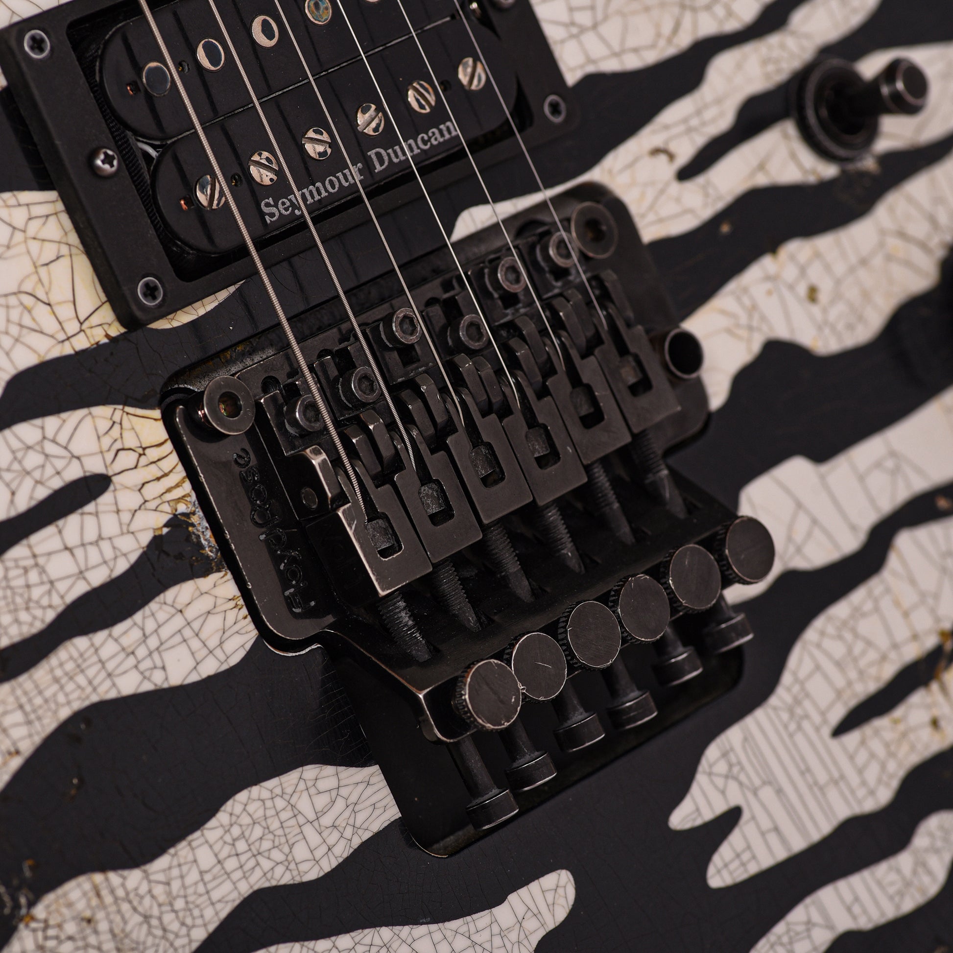 Jackson Custom Shop Dinky 2H FR Nitro Relic Tour Snow White Bengal Tiger Electric Guitars / Solid Body