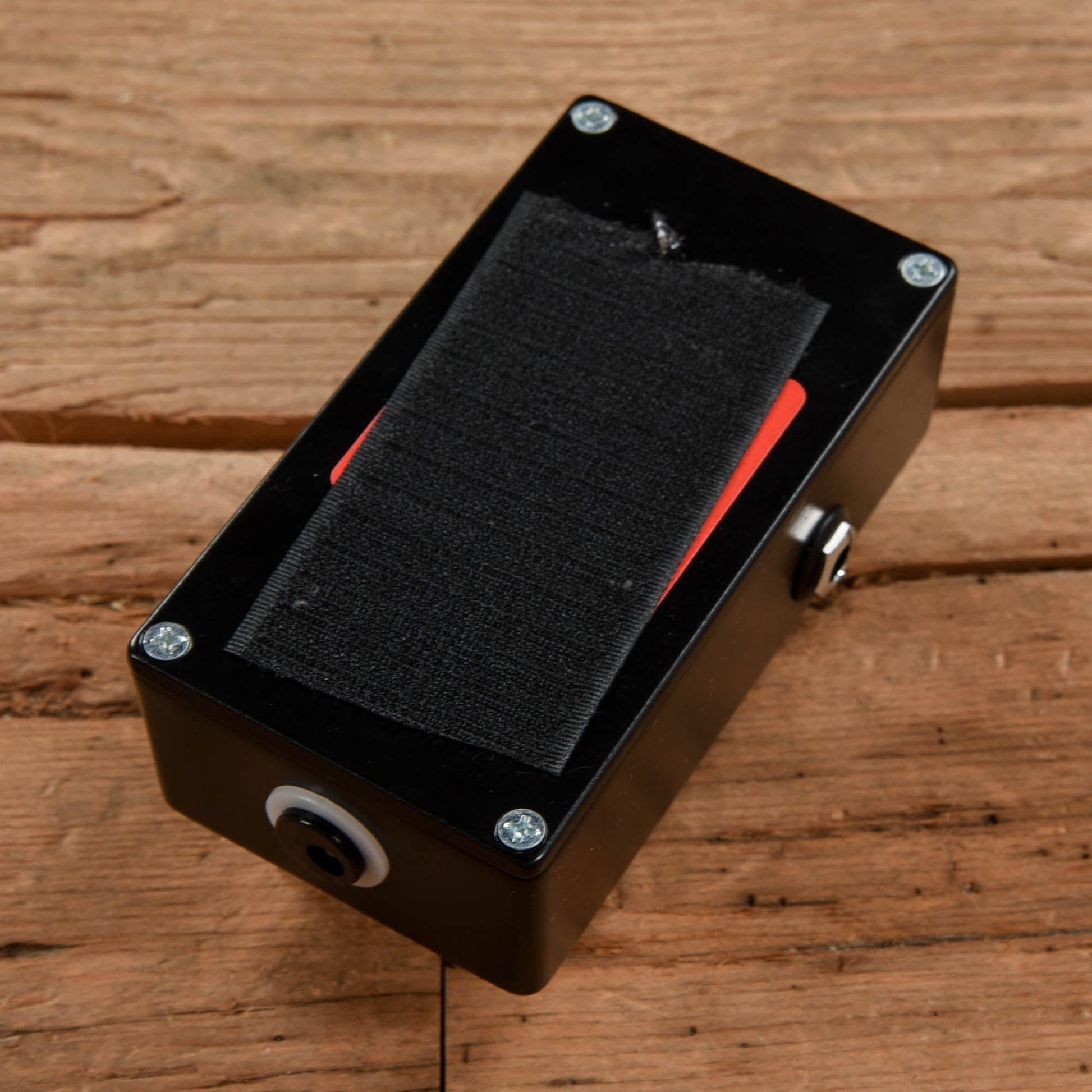 JHS Haunting Mids Effects and Pedals / EQ