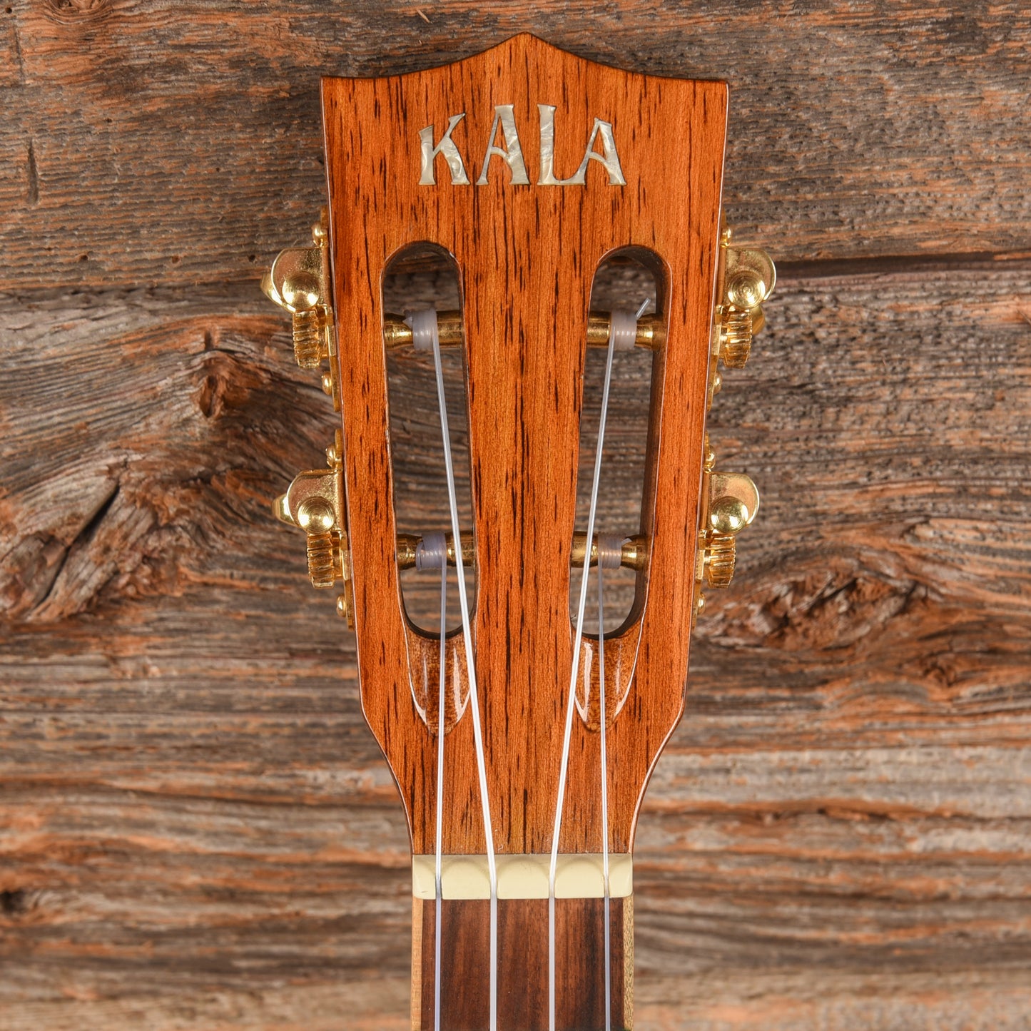 Kala SKTGE-C Natural Folk Instruments / Ukuleles