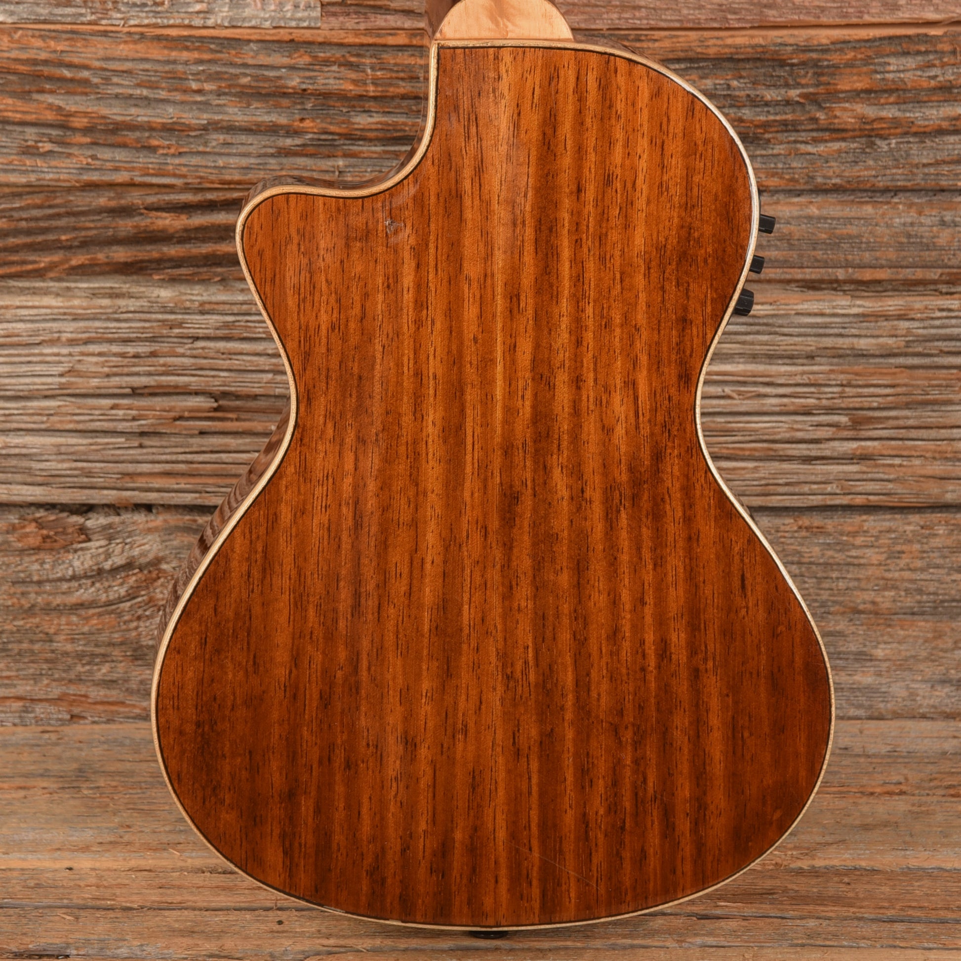 Kala SKTGE-C Natural Folk Instruments / Ukuleles