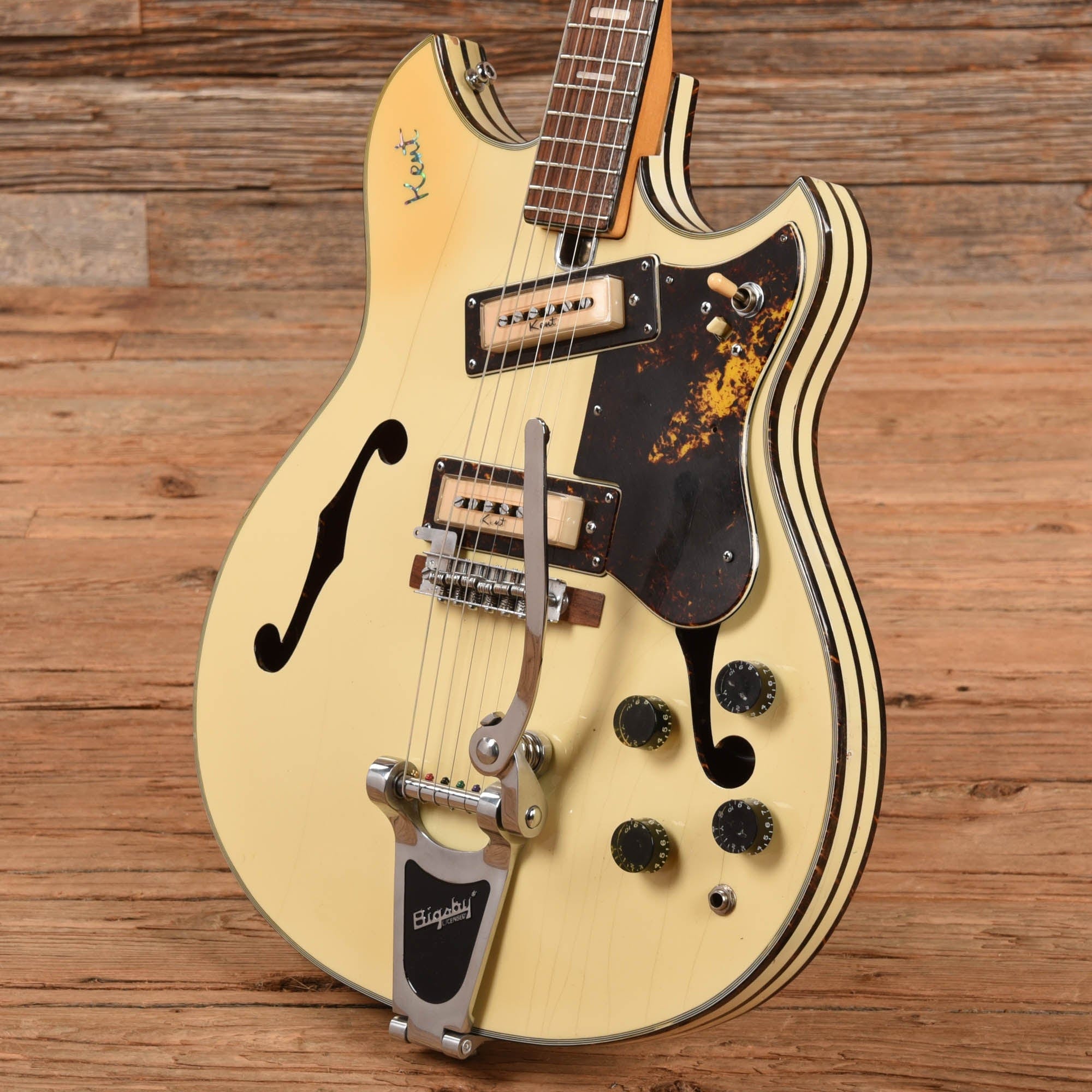 Kent Model 820 White 1960s Electric Guitars / Semi-Hollow