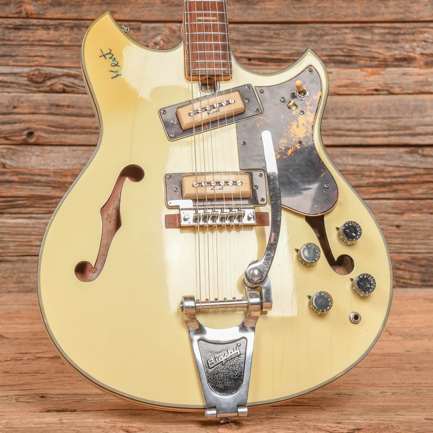 Kent Model 820 White 1960s Electric Guitars / Semi-Hollow