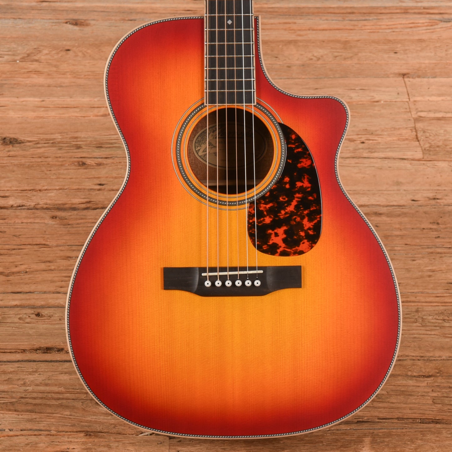 Larrivee OM-40 Sunburst 2025 Acoustic Guitars