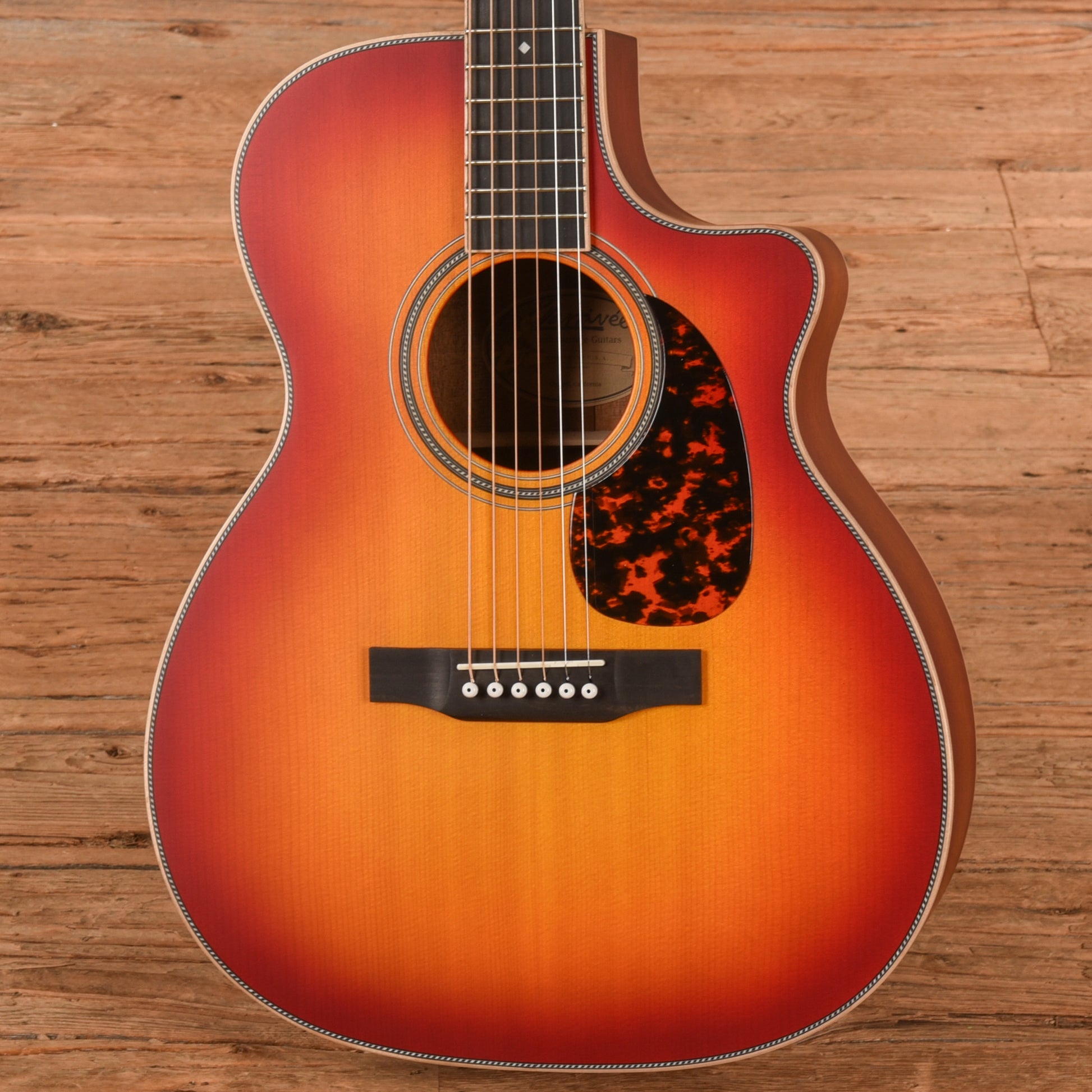 Larrivee OM-40 Sunburst 2025 Acoustic Guitars