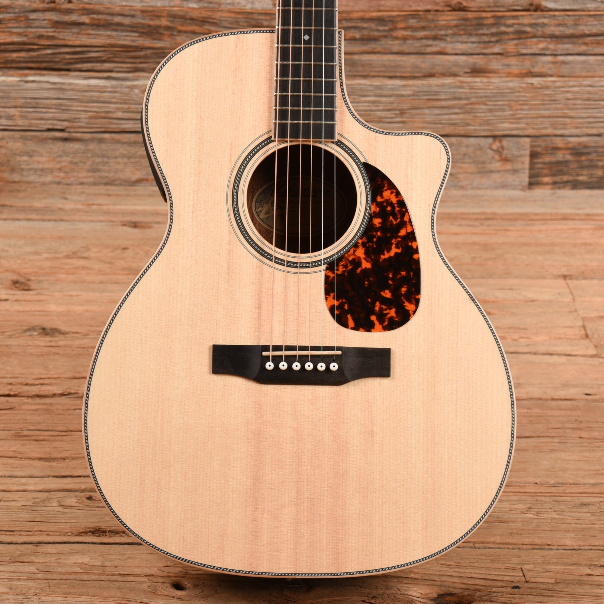 Larrivee OMV-40E Natural Acoustic Guitars / OM and Auditorium