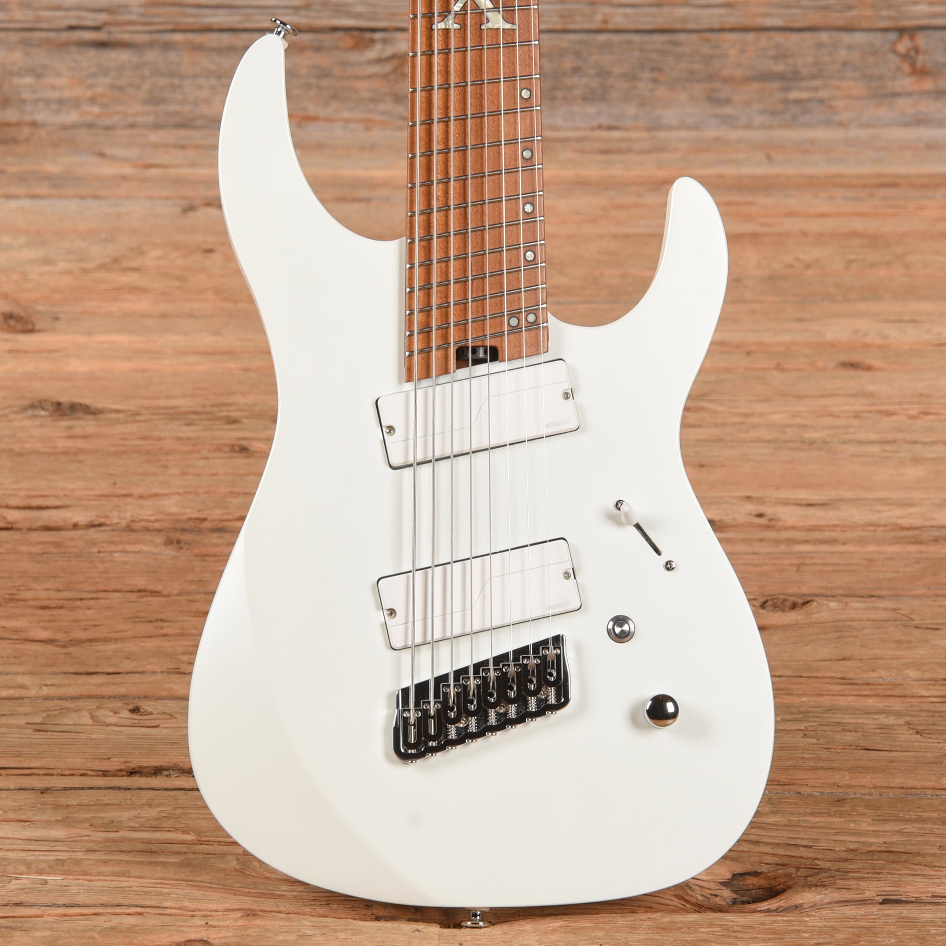 Legator N8FXA White Electric Guitars / Solid Body