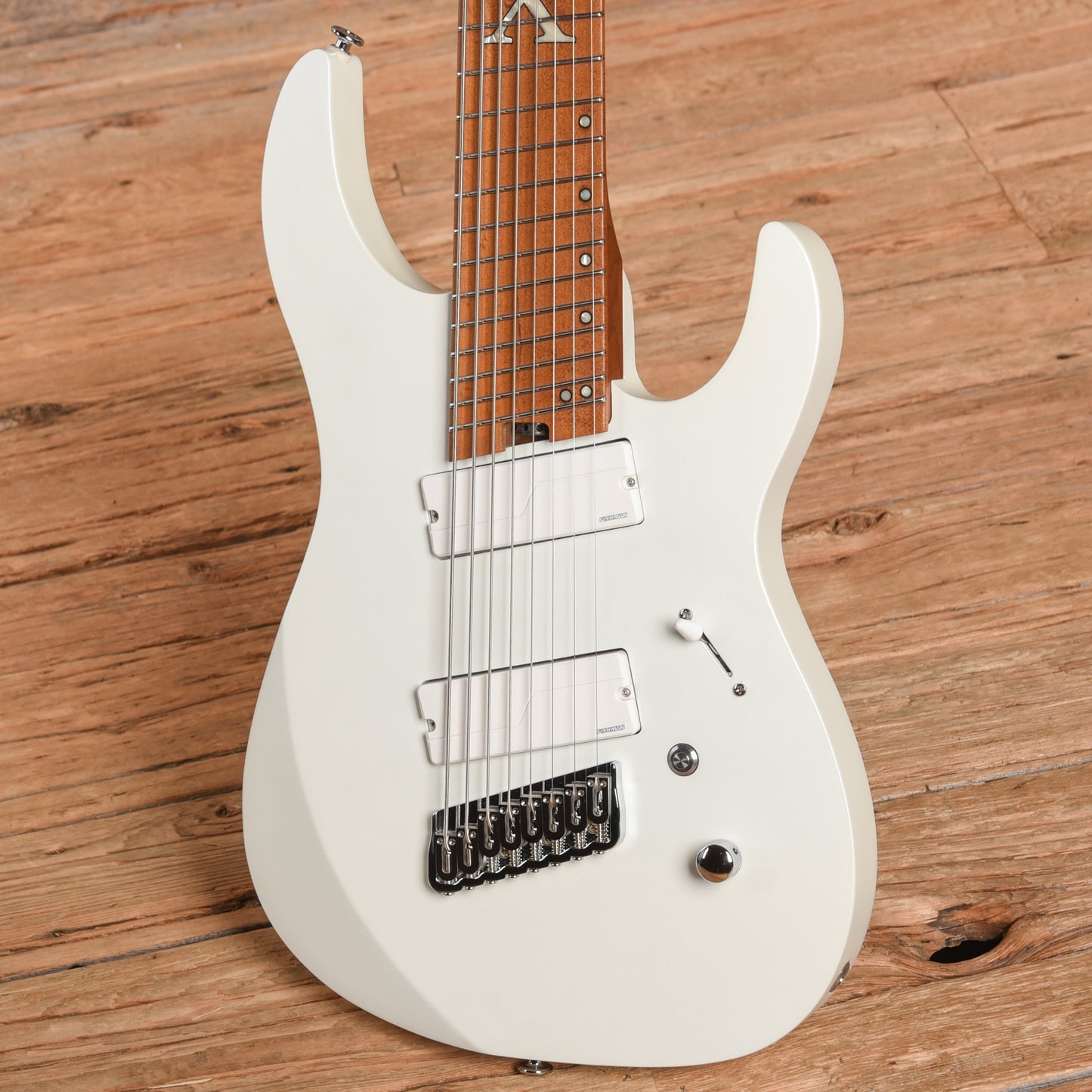Legator N8FXA White Electric Guitars / Solid Body