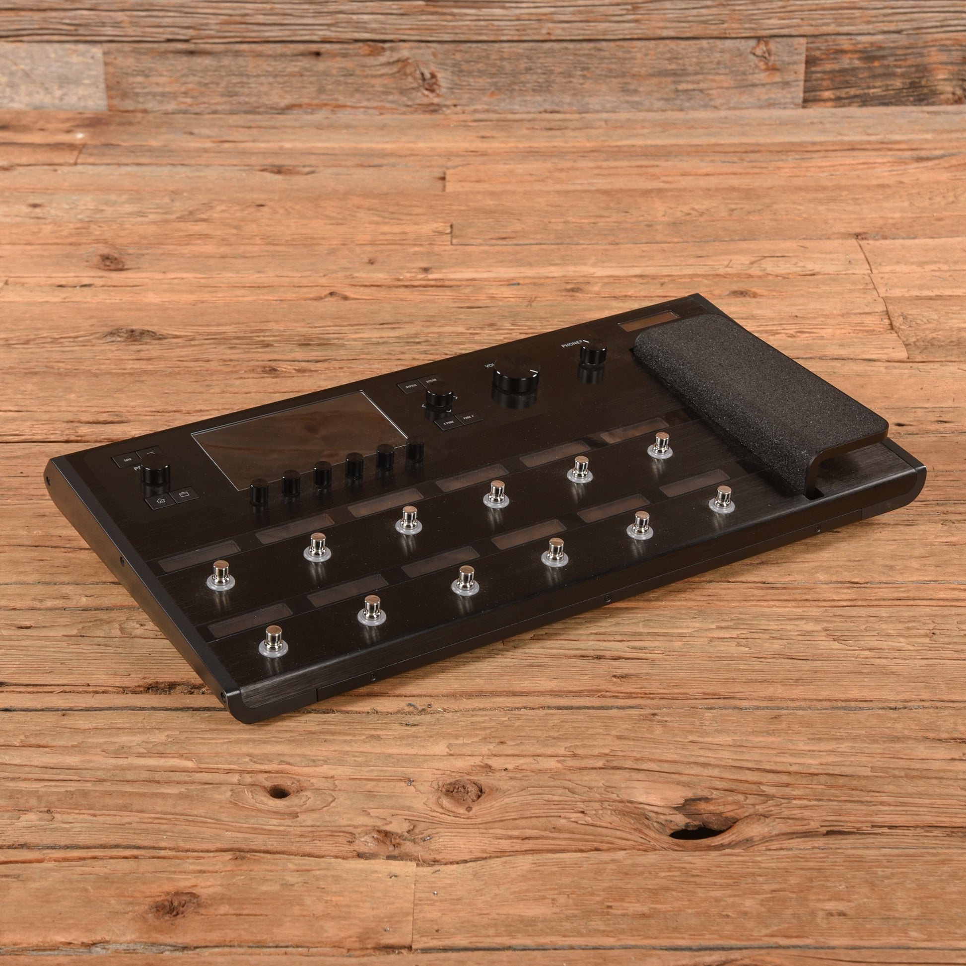 Line 6 Helix Effects and Pedals / Pedalboards and Power Supplies