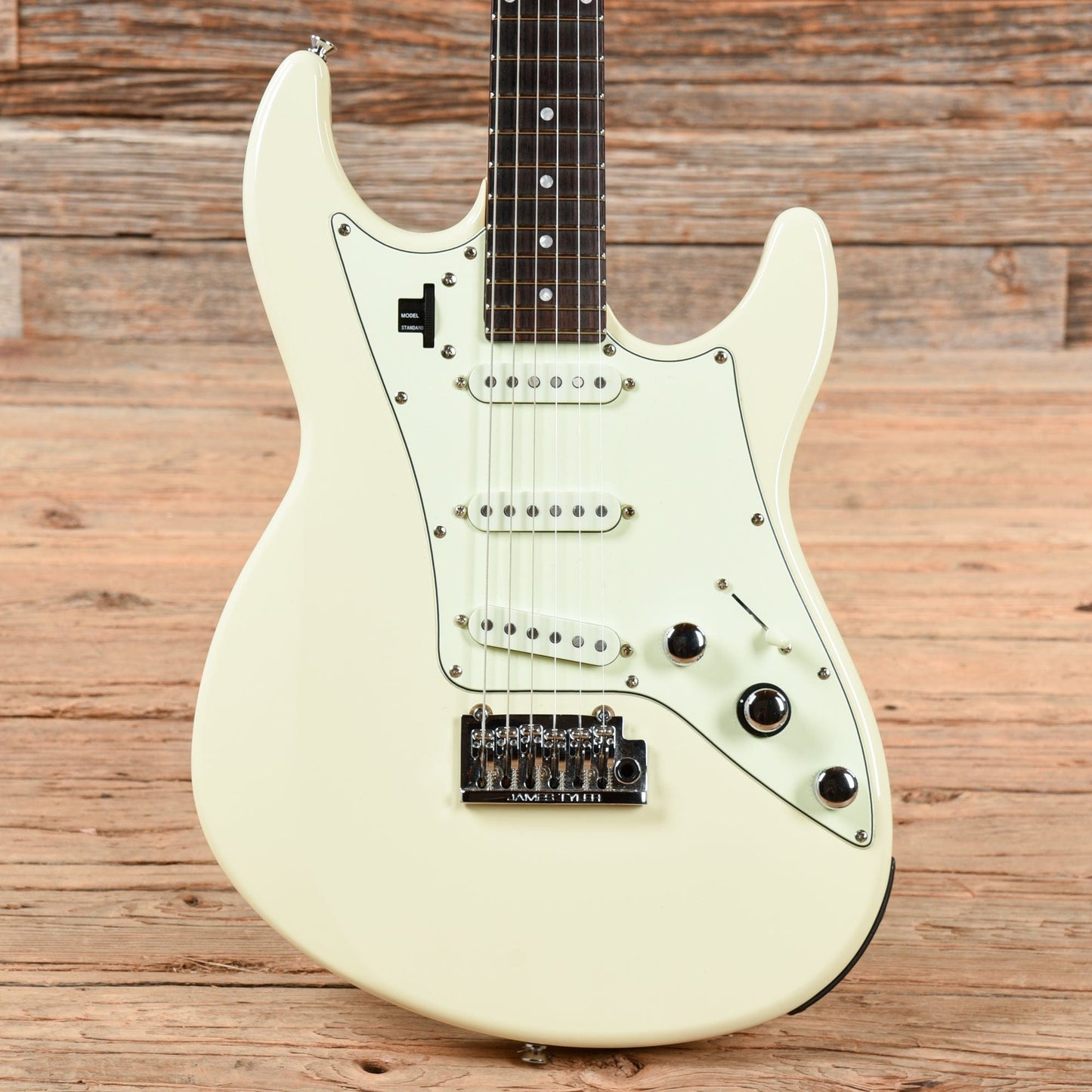 Line 6 James Tyler Variax JTV-69 White 2016 Electric Guitars / Solid Body