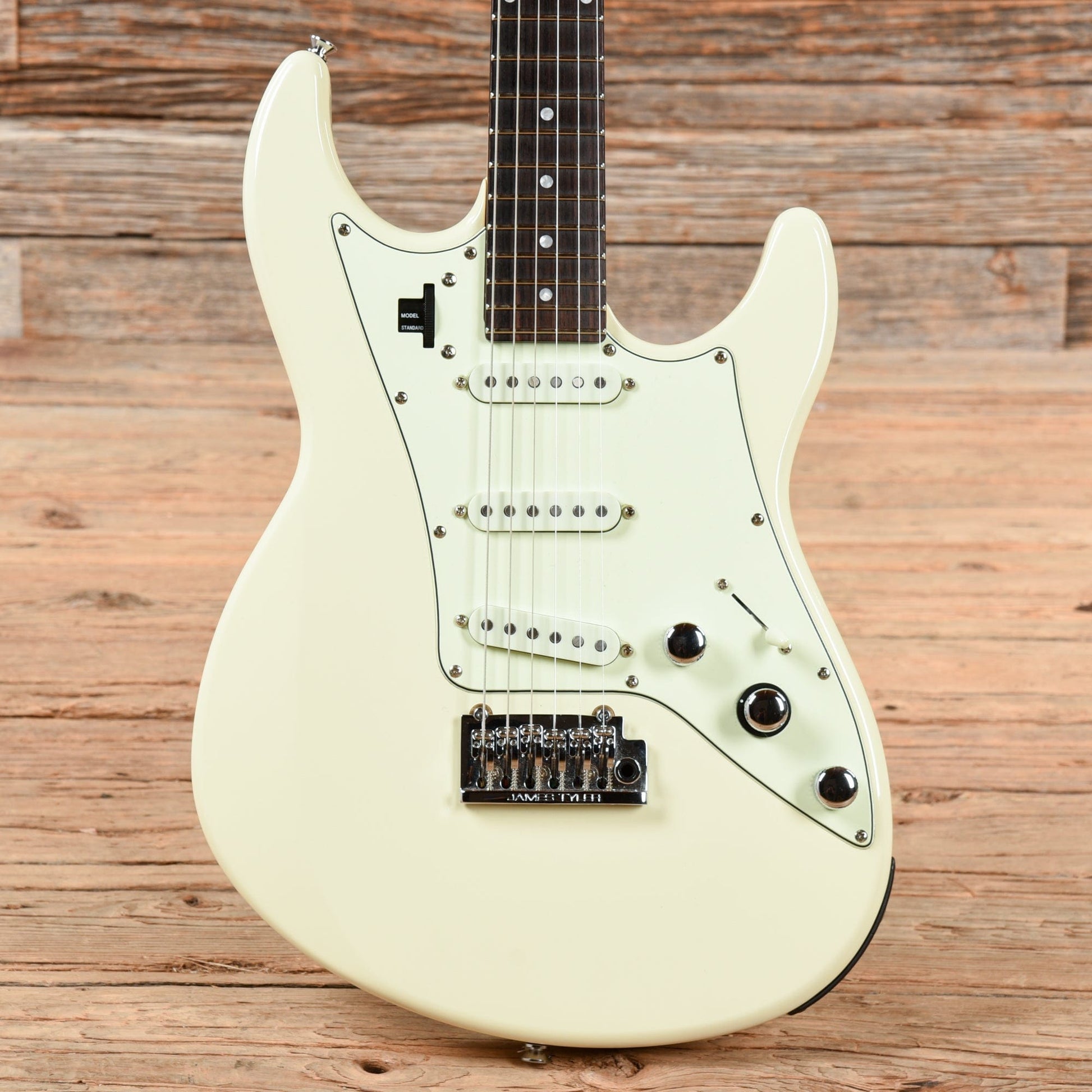 Line 6 James Tyler Variax JTV-69 White 2016 Electric Guitars / Solid Body
