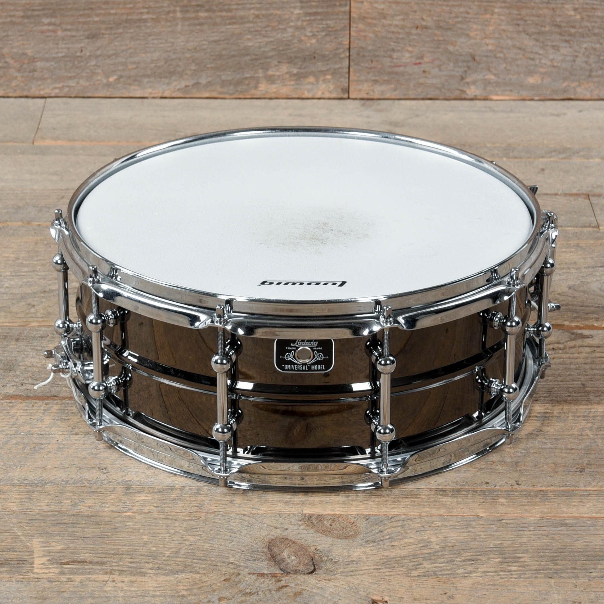 Ludwig 5.5x14 Universal Brass Snare Drum Chrome Drums and Percussion / Acoustic Drums / Snare