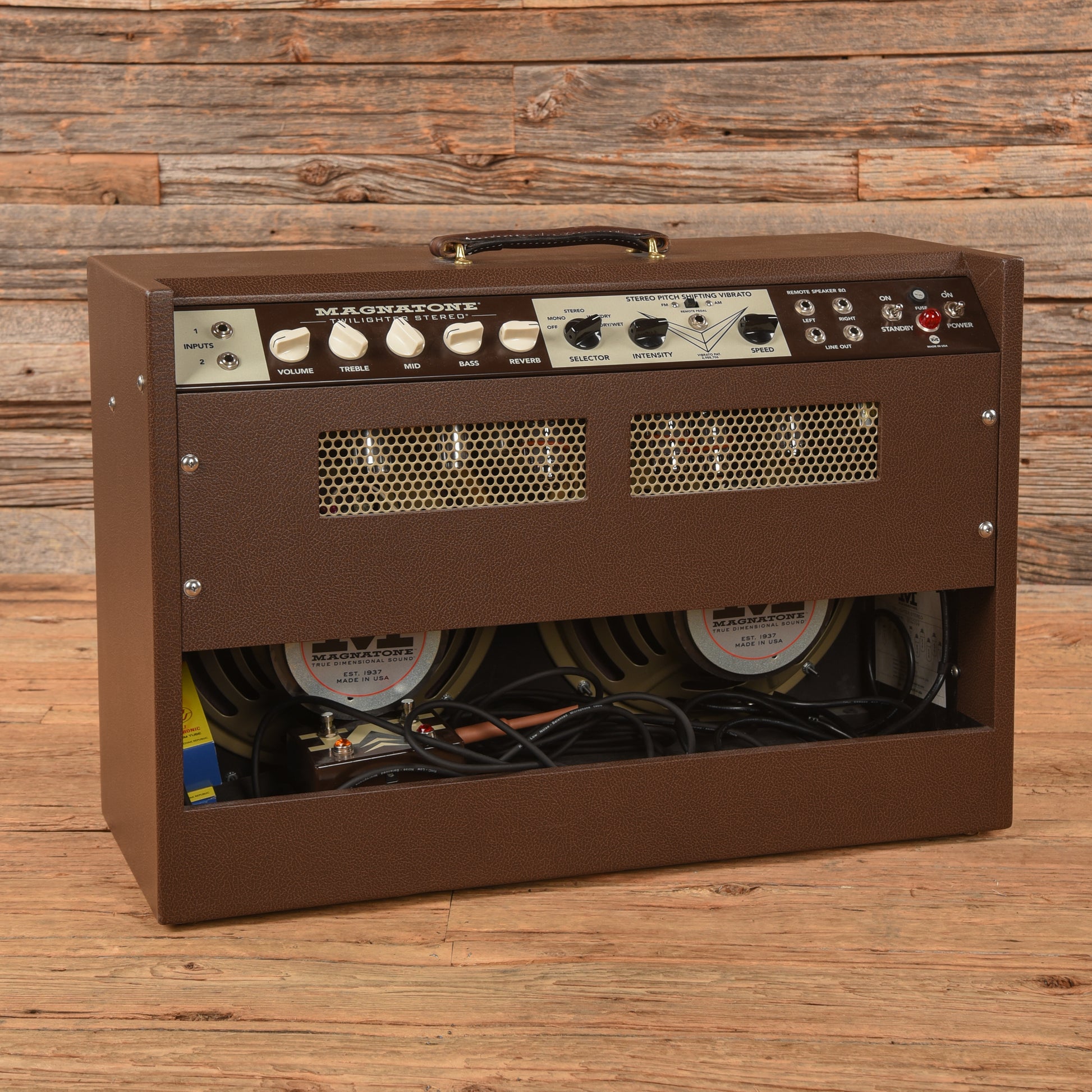 Magnatone Twilighter Stereo 22+22-Watt 2x12" Guitar Combo Amps / Guitar Amps / Guitar Cabinets