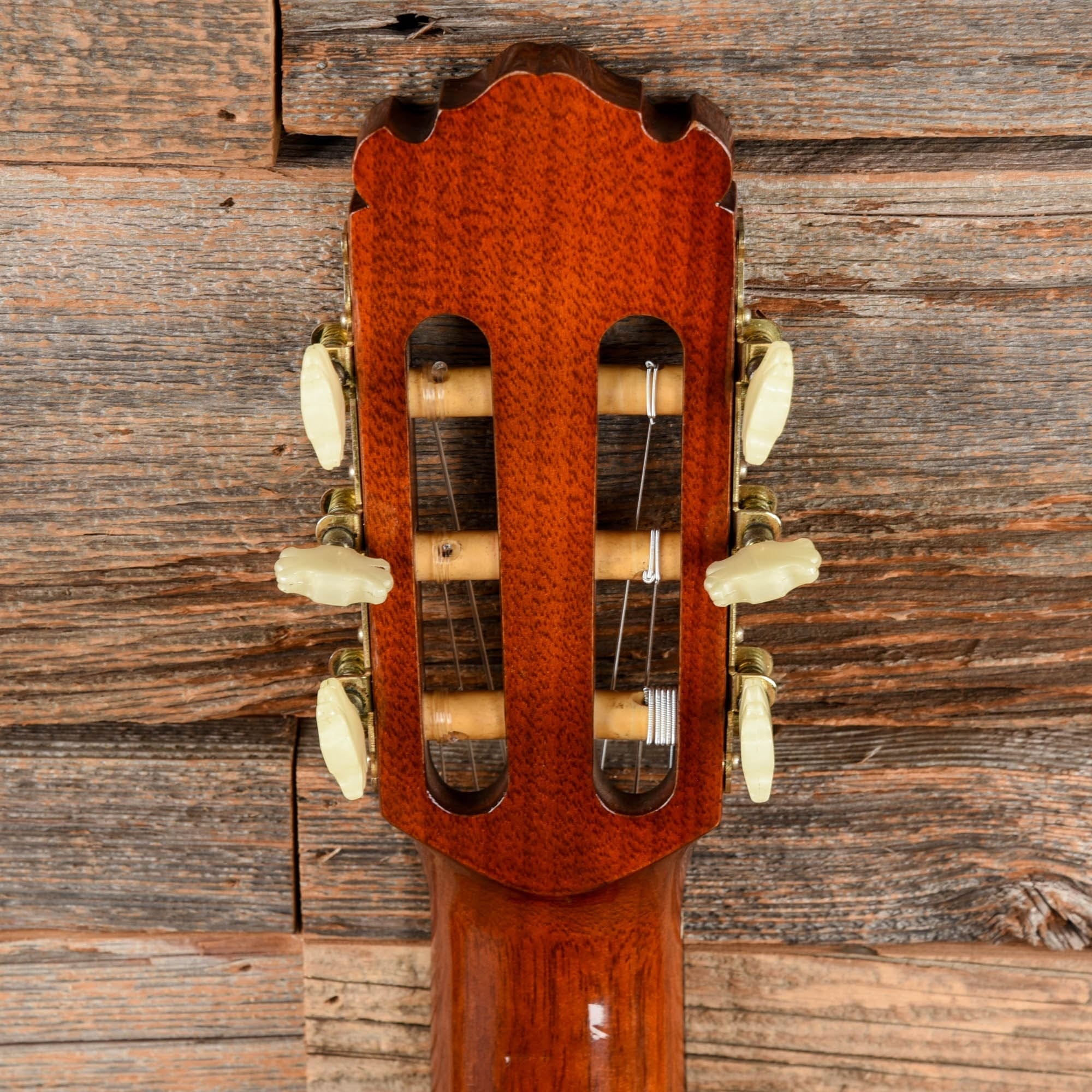 Mana Classical Natural 1972 – Chicago Music Exchange