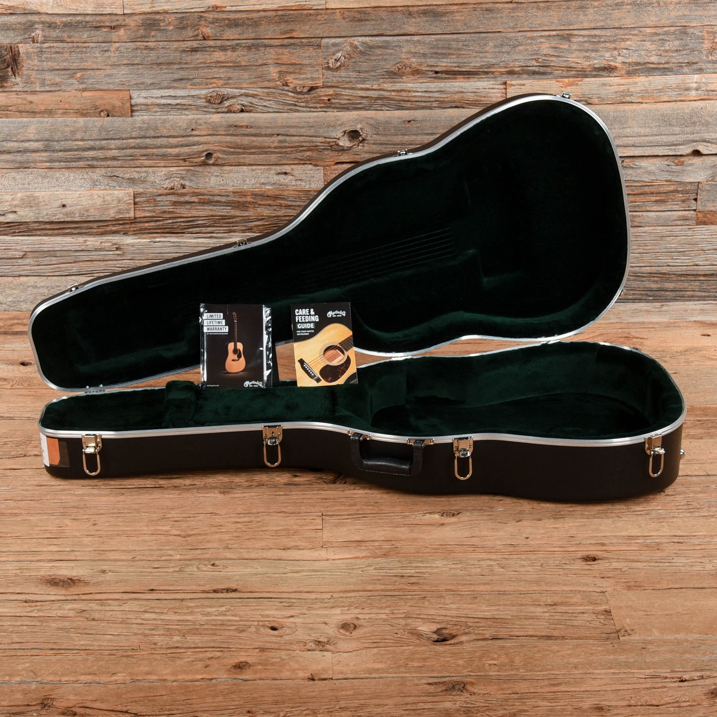 Martin Standard Series HD-28 Natural Acoustic Guitars / Dreadnought