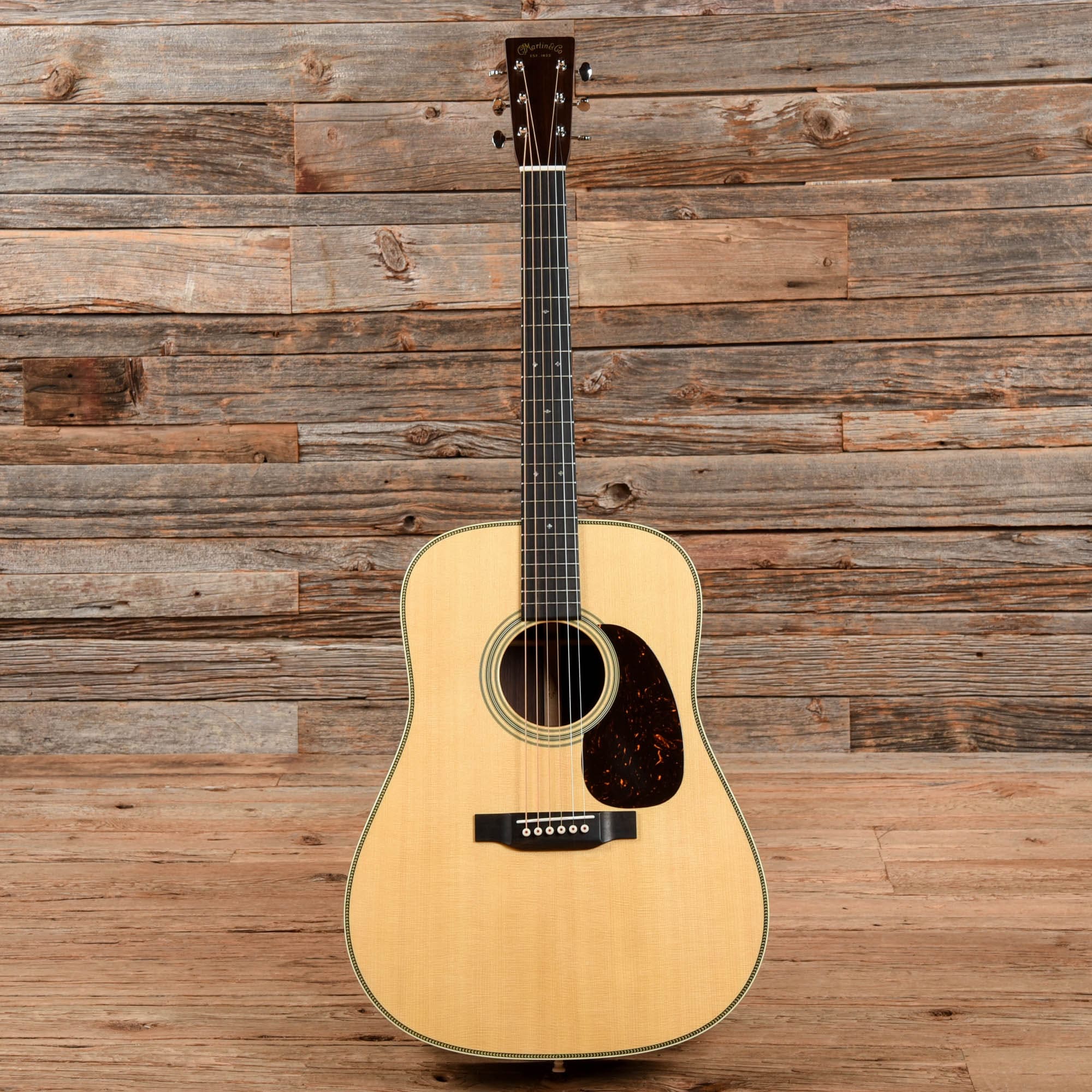 Martin Standard Series HD-28 Natural Acoustic Guitars / Dreadnought