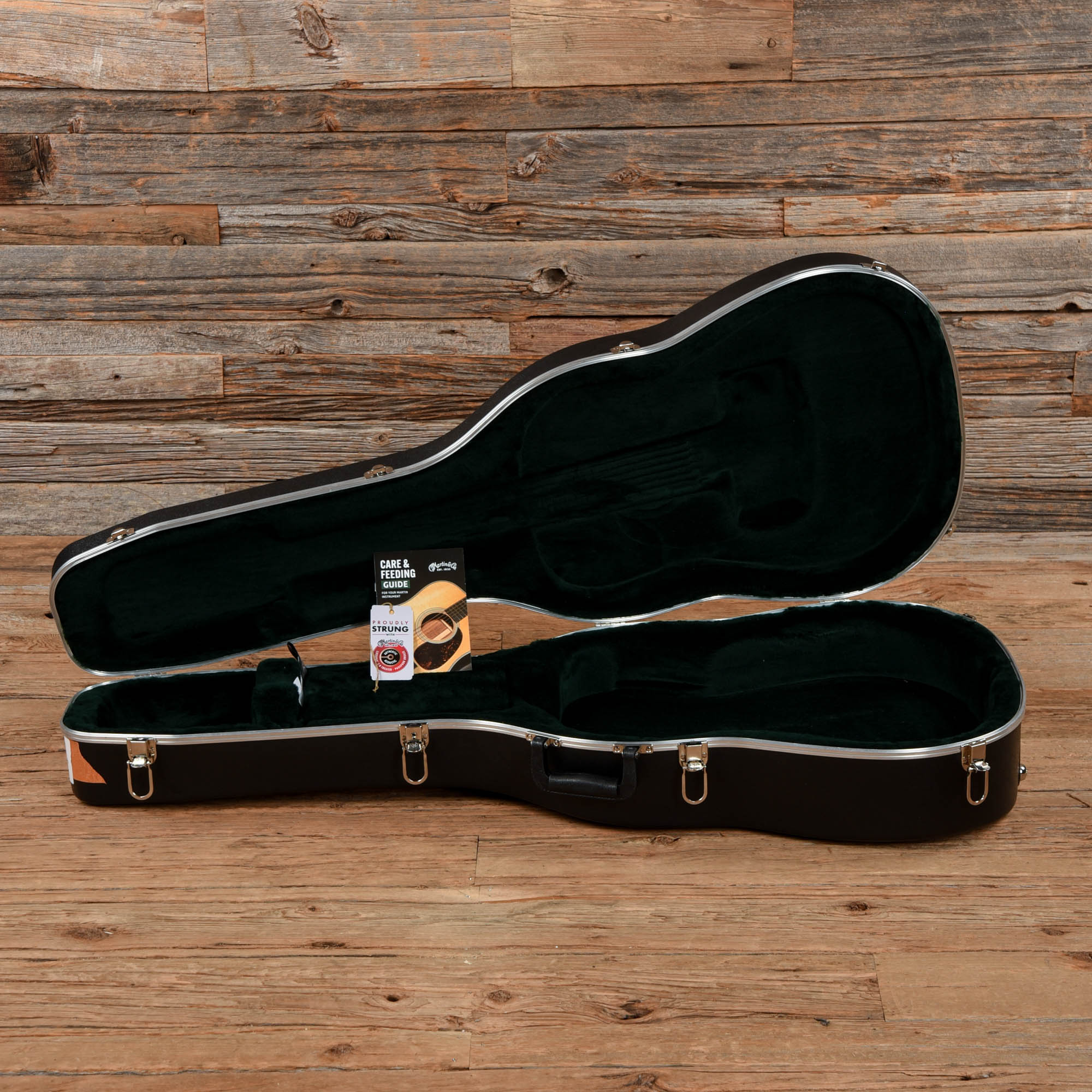 Martin Standard Series HD-28 Natural Acoustic Guitars / Dreadnought