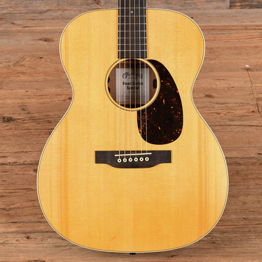 Martin Dealer Select Road Series OM-10E Natural 2025 Acoustic Guitars