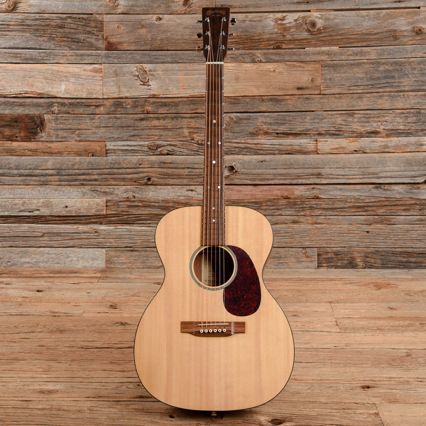 Martin 000M Natural Acoustic Guitars / OM and Auditorium