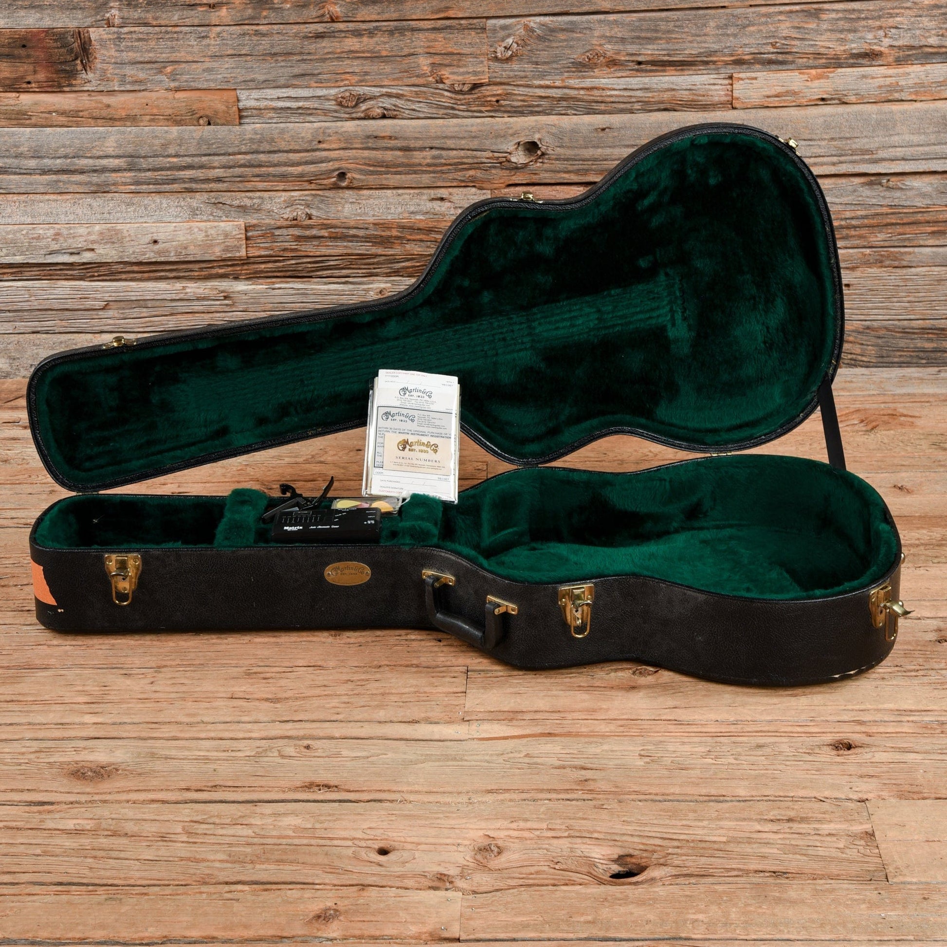 Martin 000M Natural Acoustic Guitars / OM and Auditorium